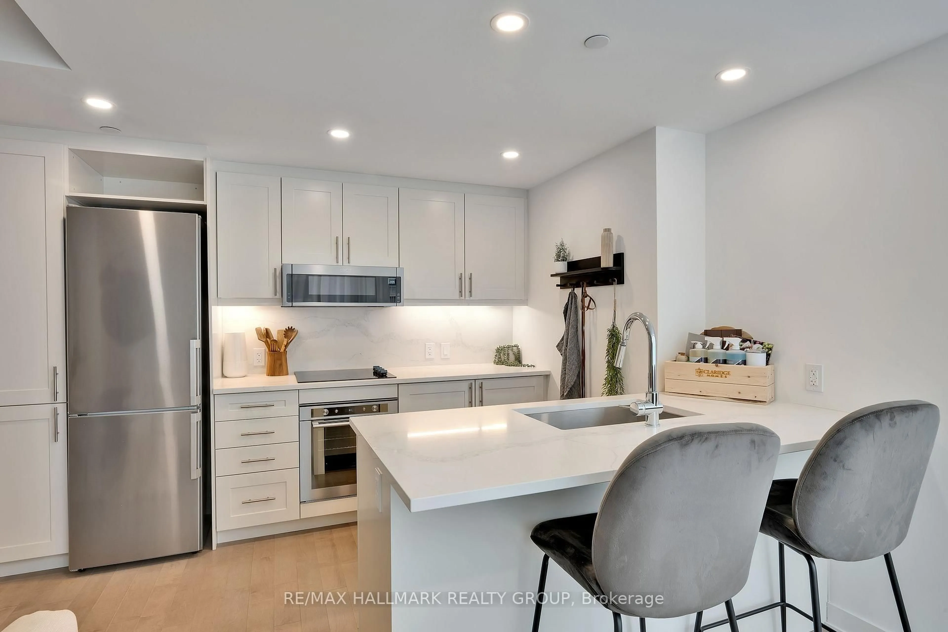 Open concept kitchen, ceramic/tile floor for 340 Queen St #306, Ottawa Ontario K1R 0G1