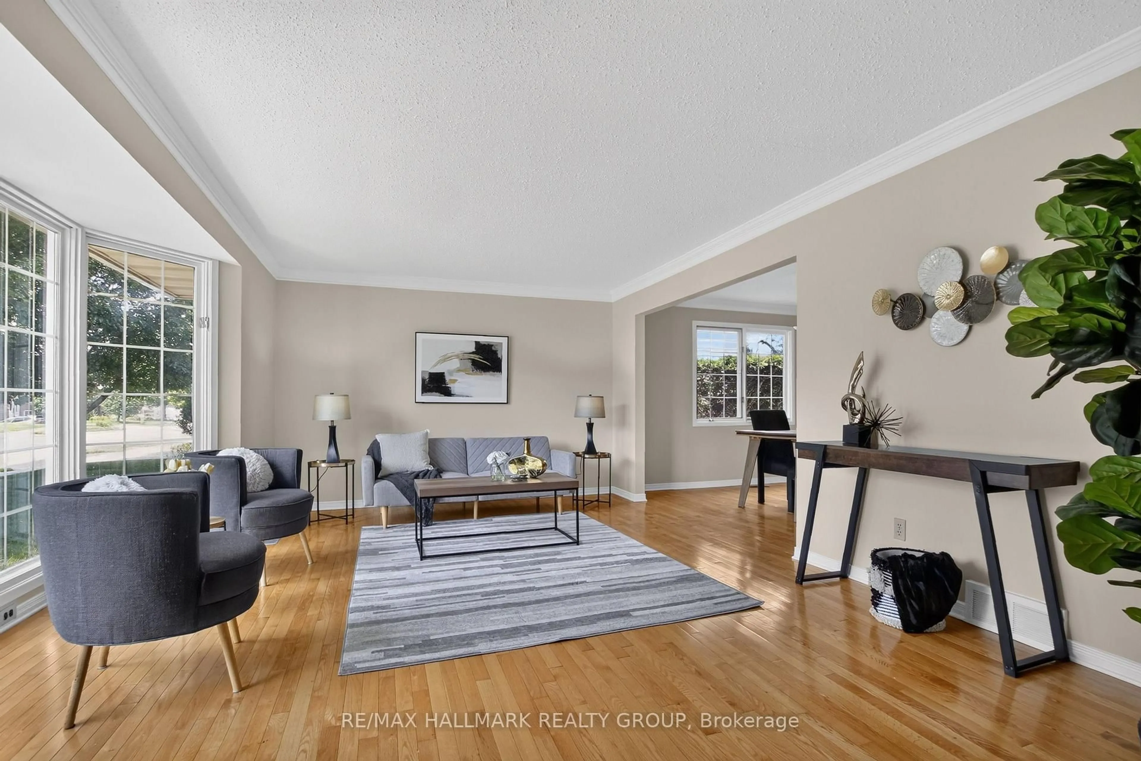 Living room with furniture, unknown for 1125 Plante Dr, Ottawa Ontario K1V 9E5