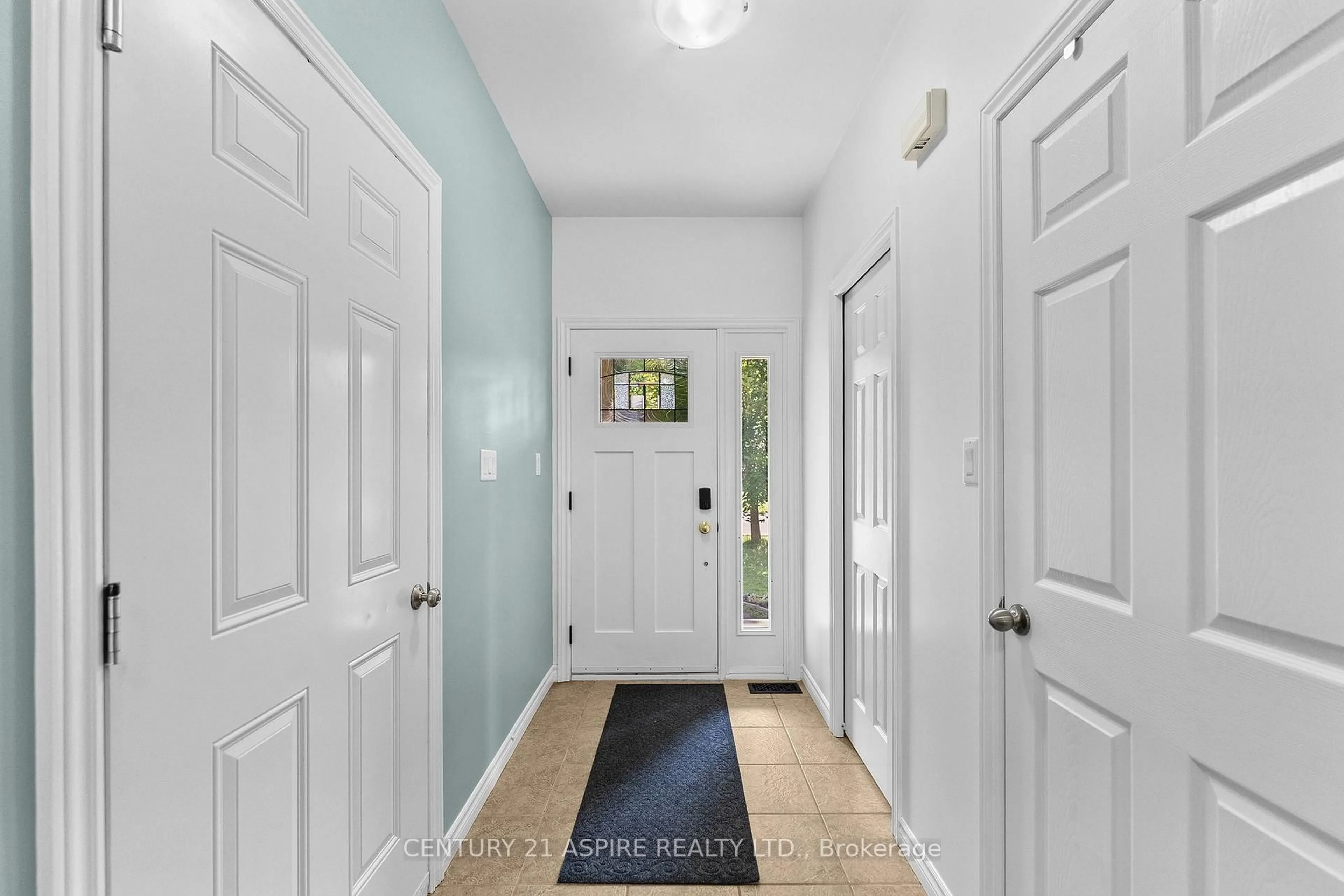 Indoor entryway for 37 Northbrook Rd, Petawawa Ontario K8H 3N5