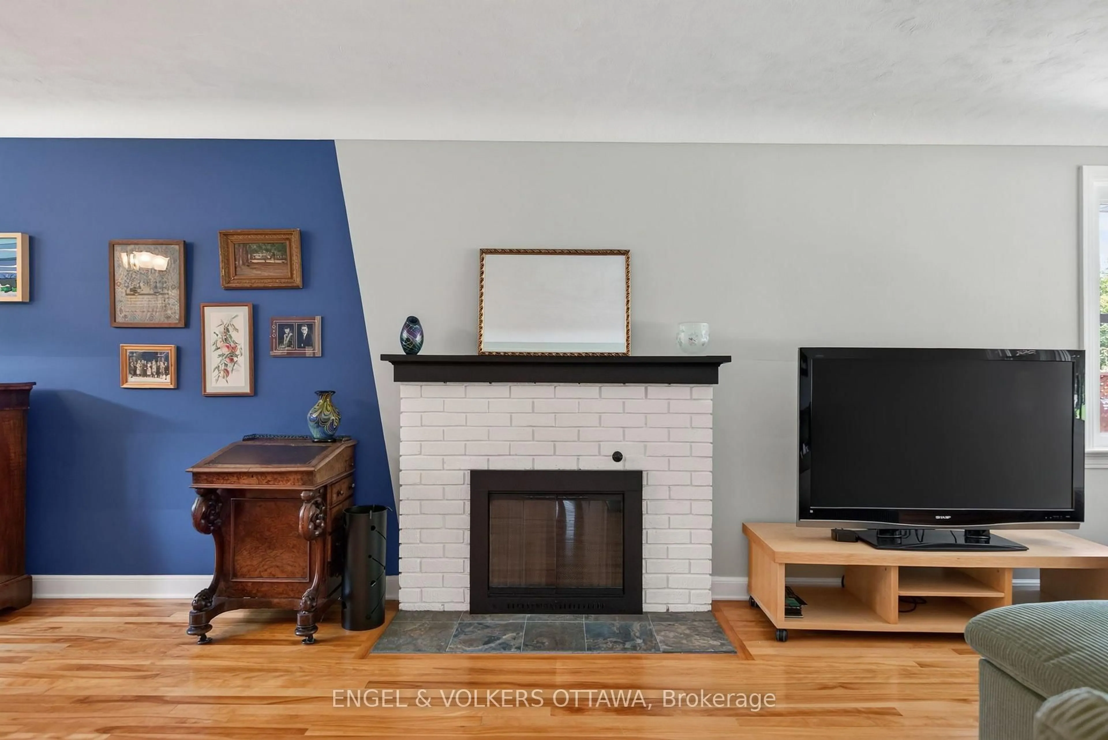 Living room with furniture, unknown for 134 Rachael Ave, Ottawa Ontario K1H 6C6