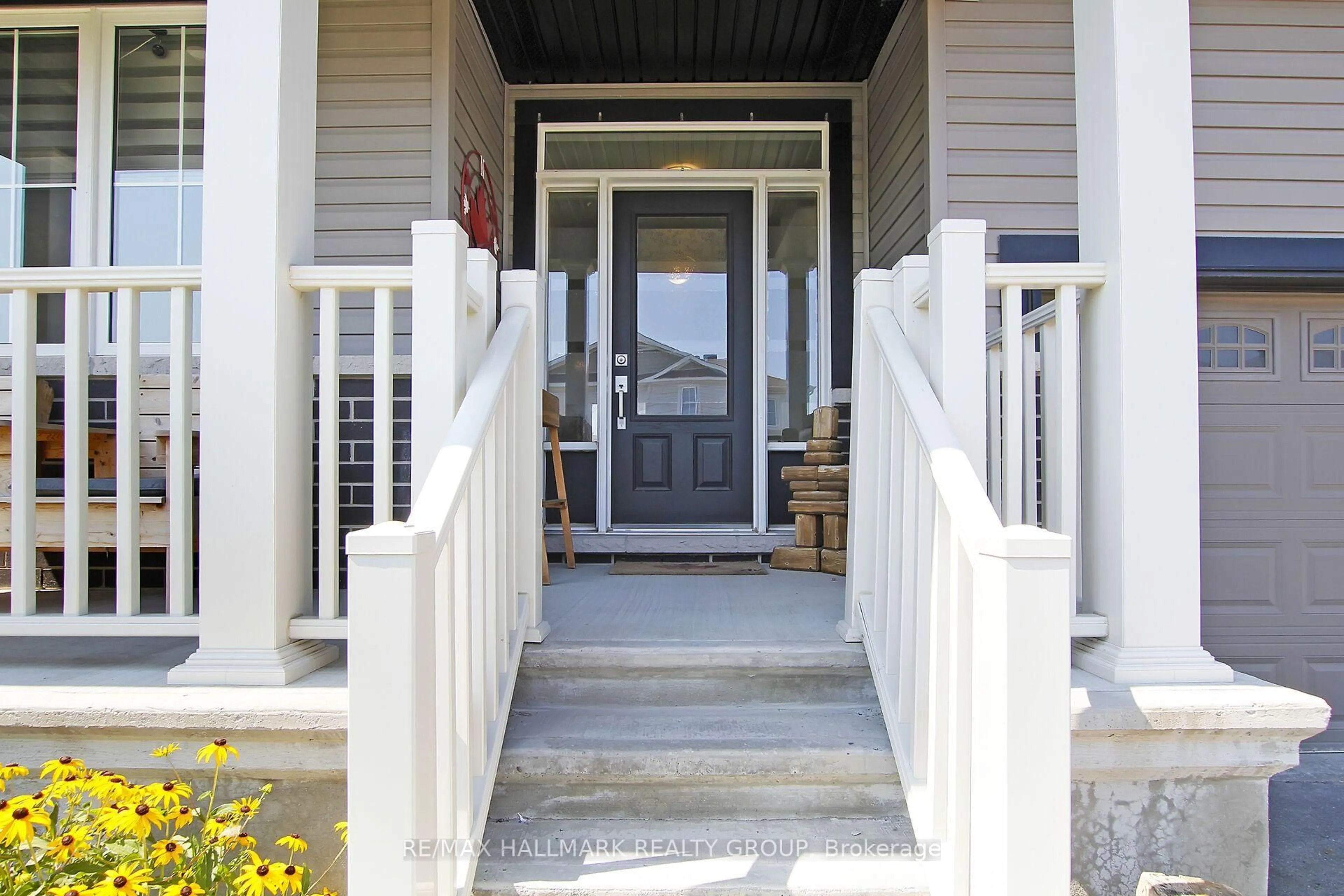 Indoor entryway for 31 Sweet Pea Way, Ottawa Ontario K2T 0P2