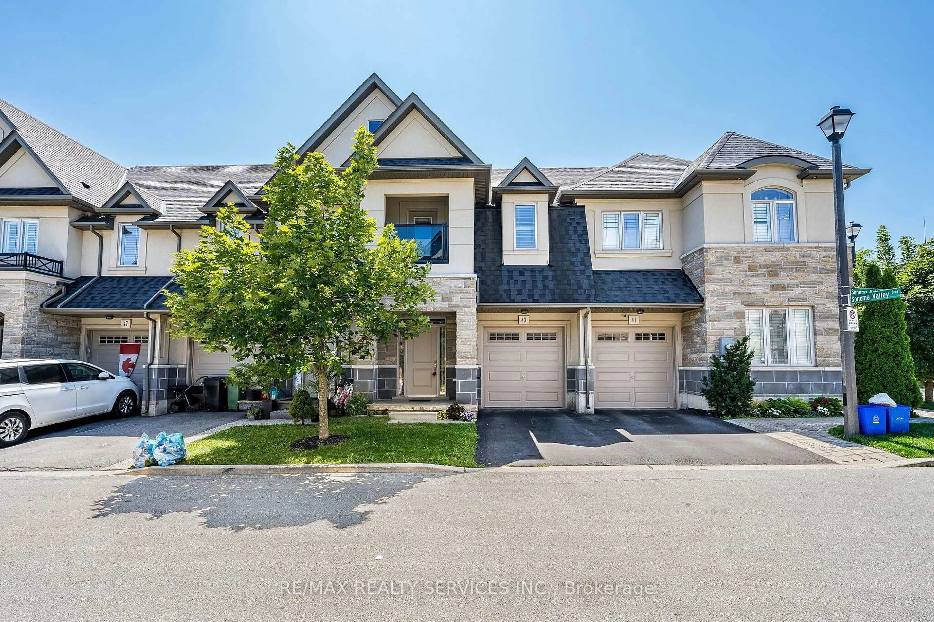 A pic from outside/outdoor area/front of a property/back of a property/a pic from drone, street for 43 Sonoma Valley Cres, Hamilton Ontario L9B 0J3