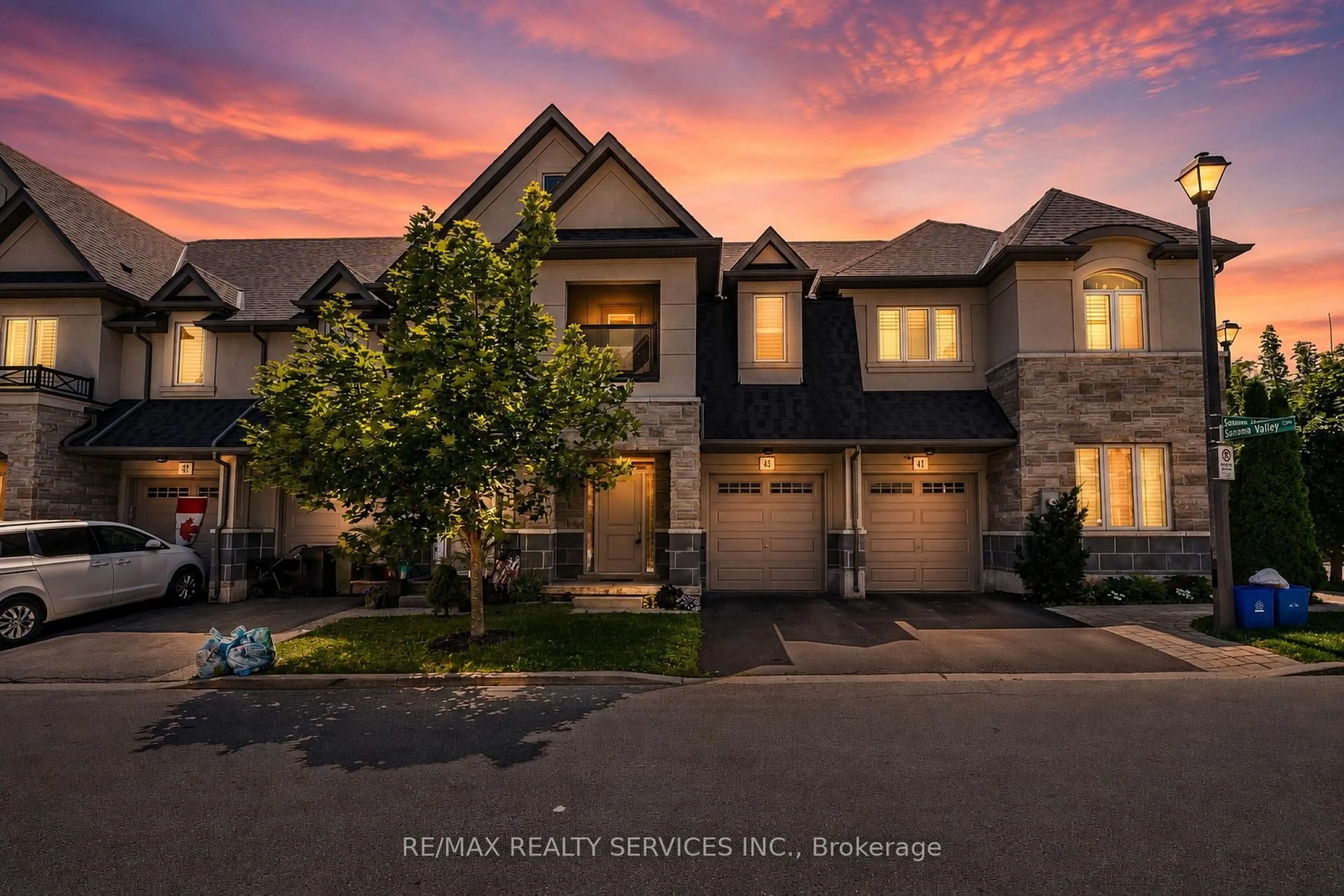 A pic from outside/outdoor area/front of a property/back of a property/a pic from drone, street for 43 Sonoma Valley Cres, Hamilton Ontario L9B 0J3