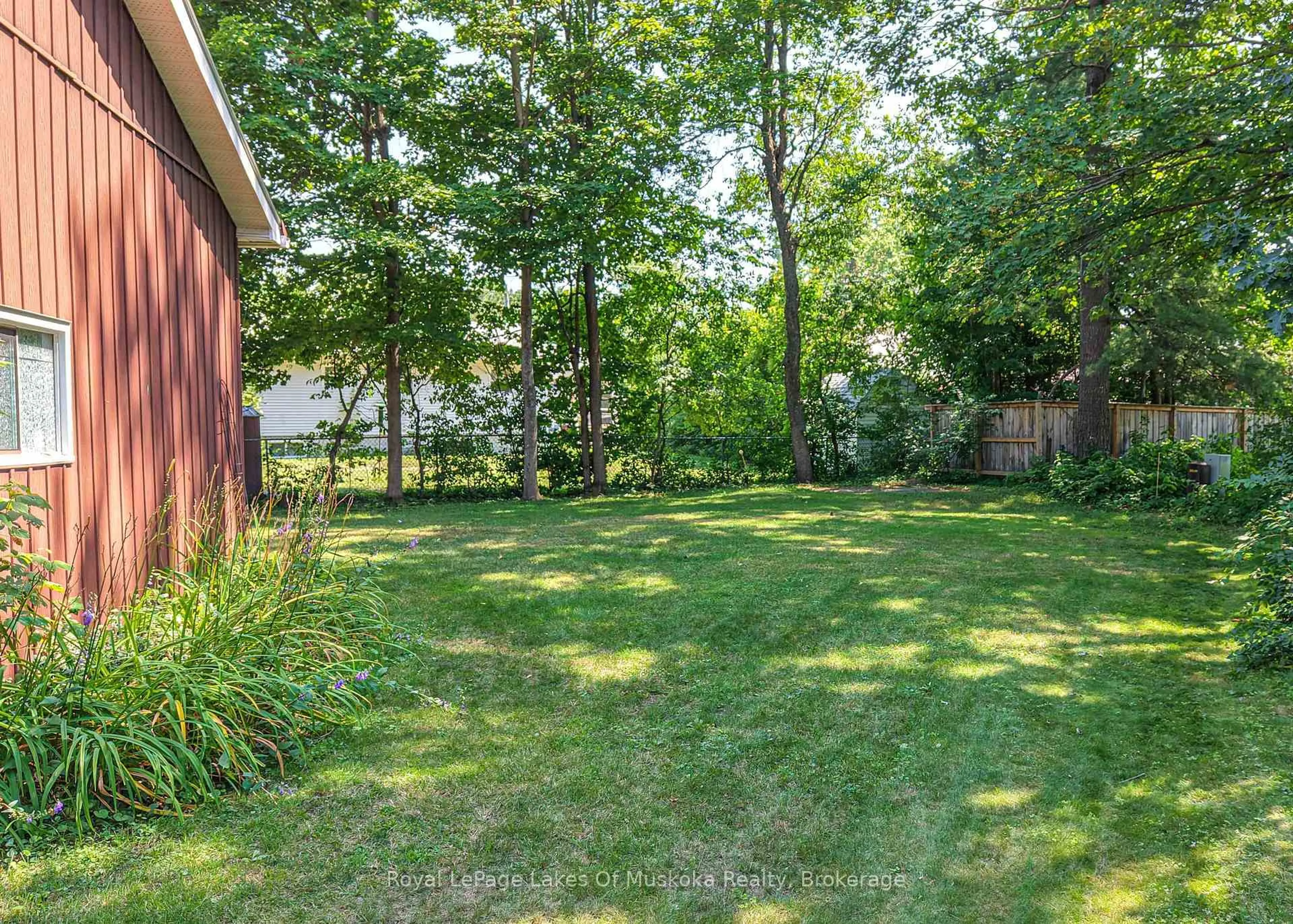 Patio, unknown for 180 Lofty Pines Cres, Gravenhurst Ontario P1P 1M6