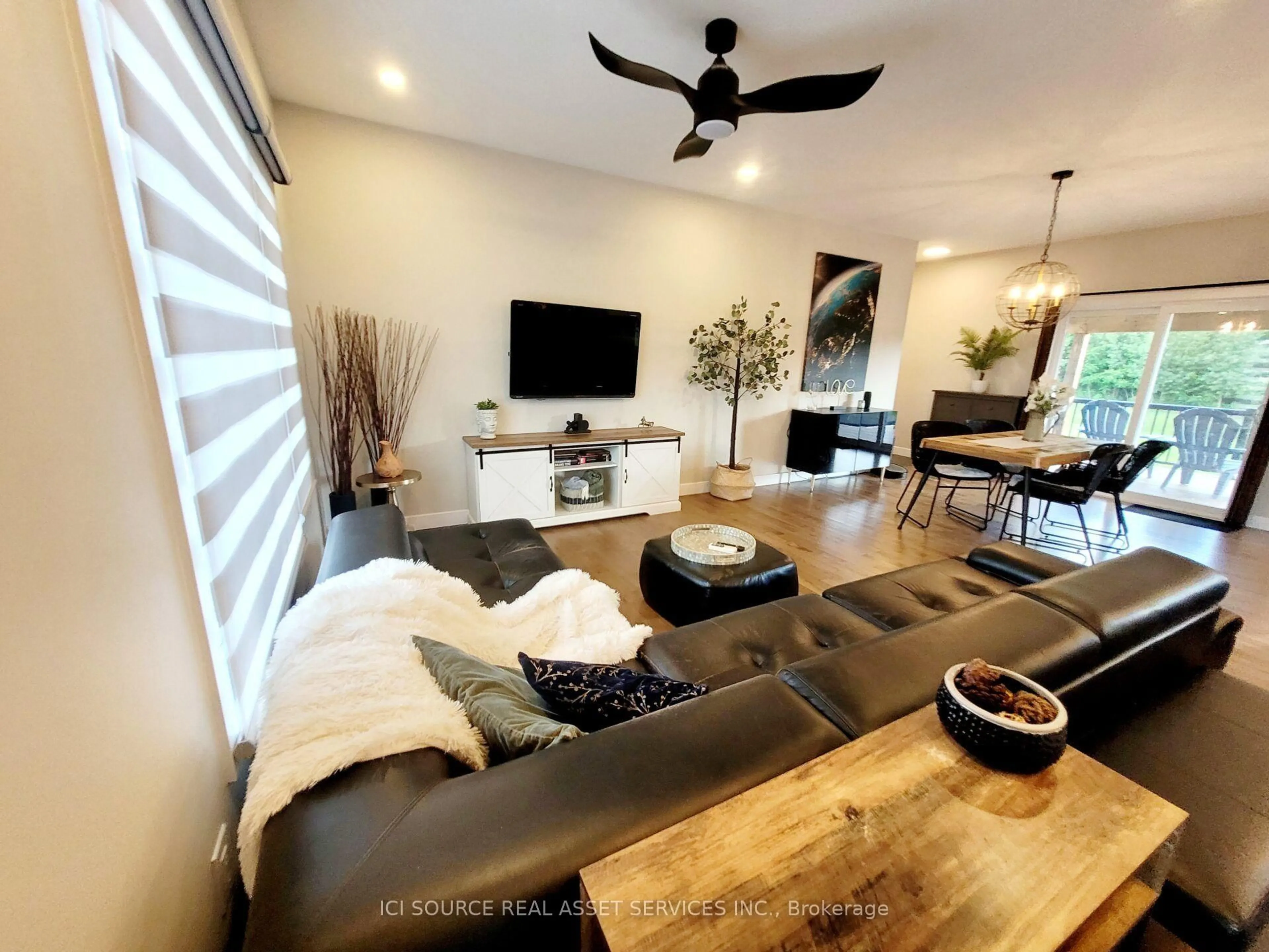 Living room with furniture, unknown for 274 Roxanne St, Clarence-Rockland Ontario K0A 1N0