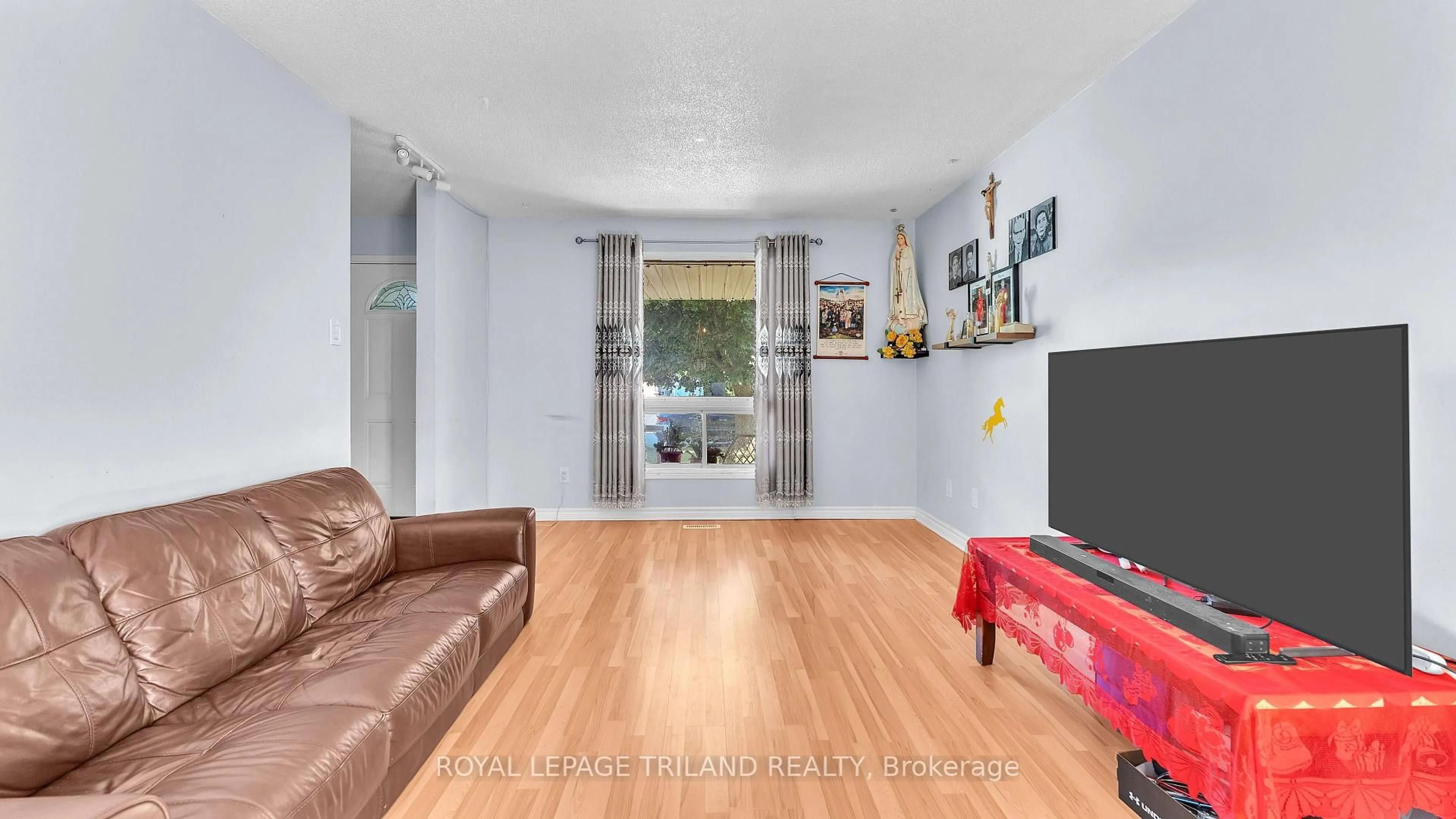 Living room with furniture, unknown for 95 Huron Green, London East Ontario N5V 3S8