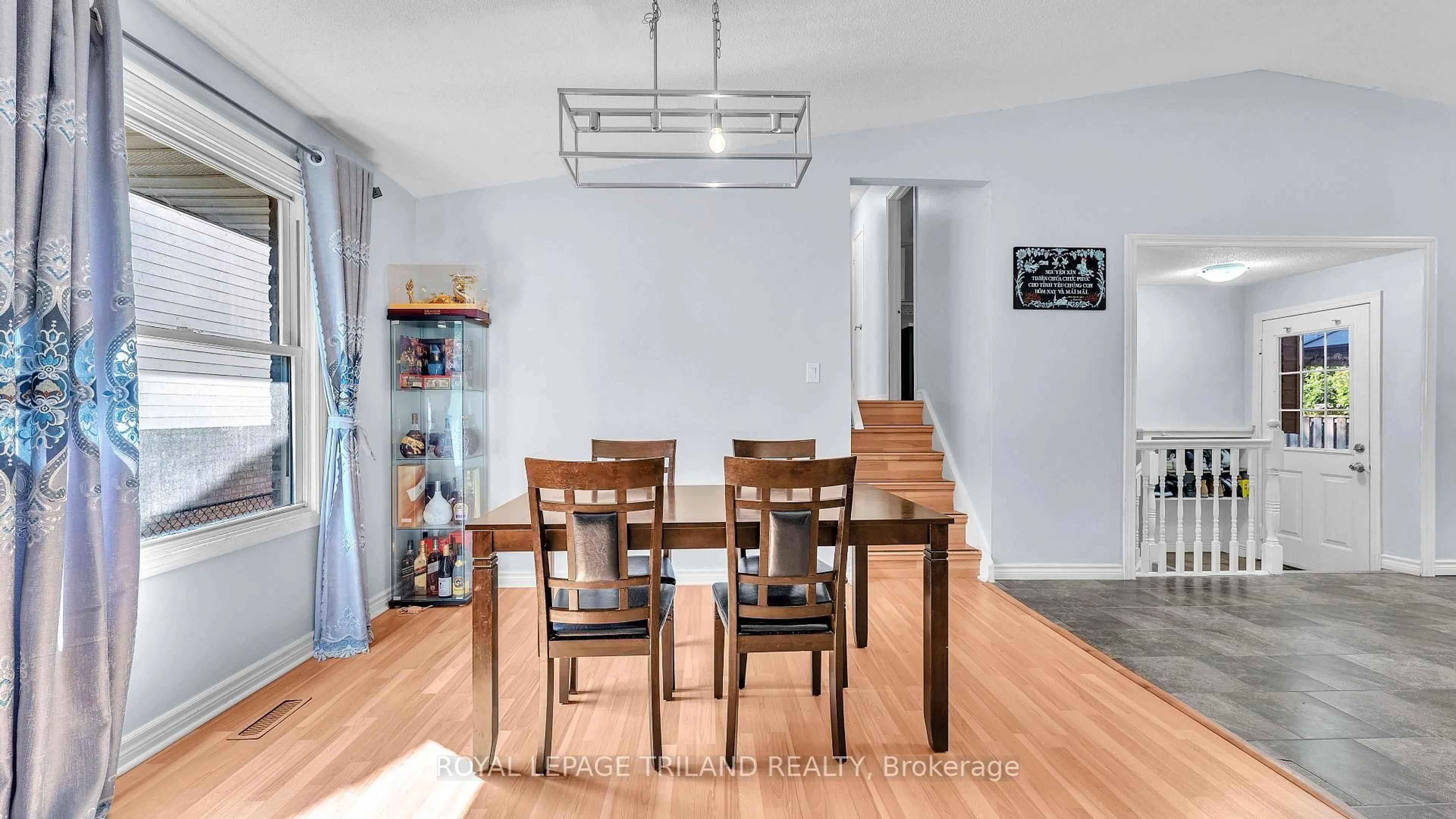 Dining room, wood/laminate floor for 95 Huron Green, London East Ontario N5V 3S8