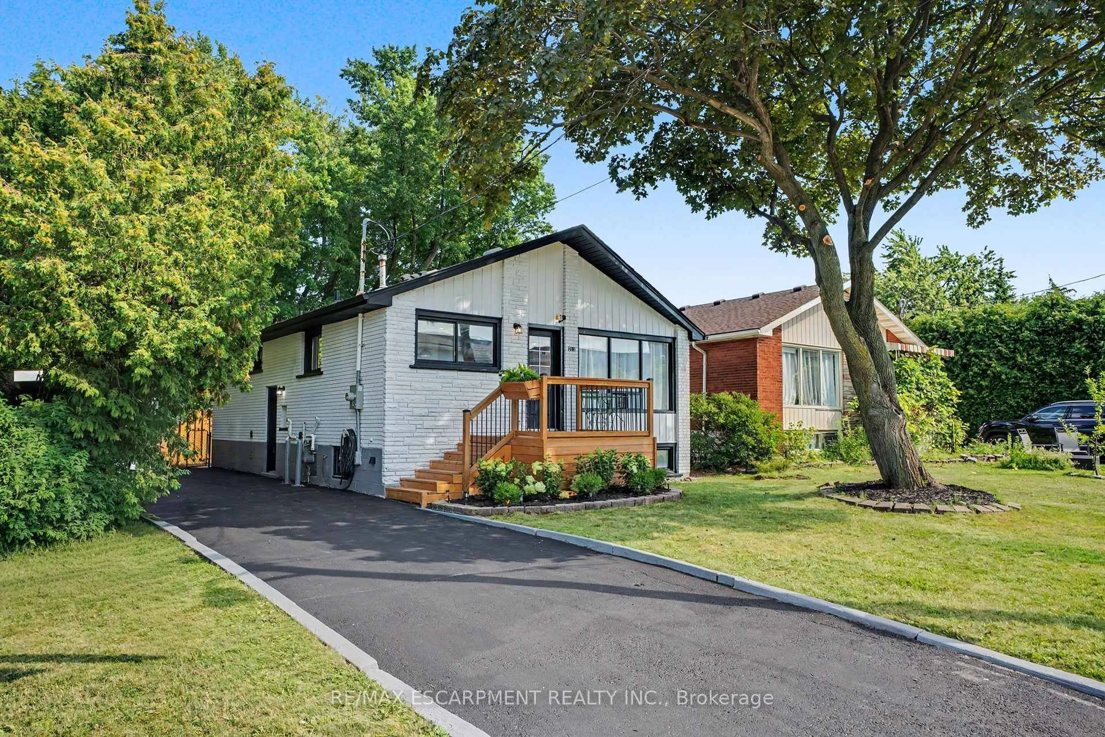 Home with vinyl exterior material, street for 311 East 14th St, Hamilton Ontario L9A 4C1