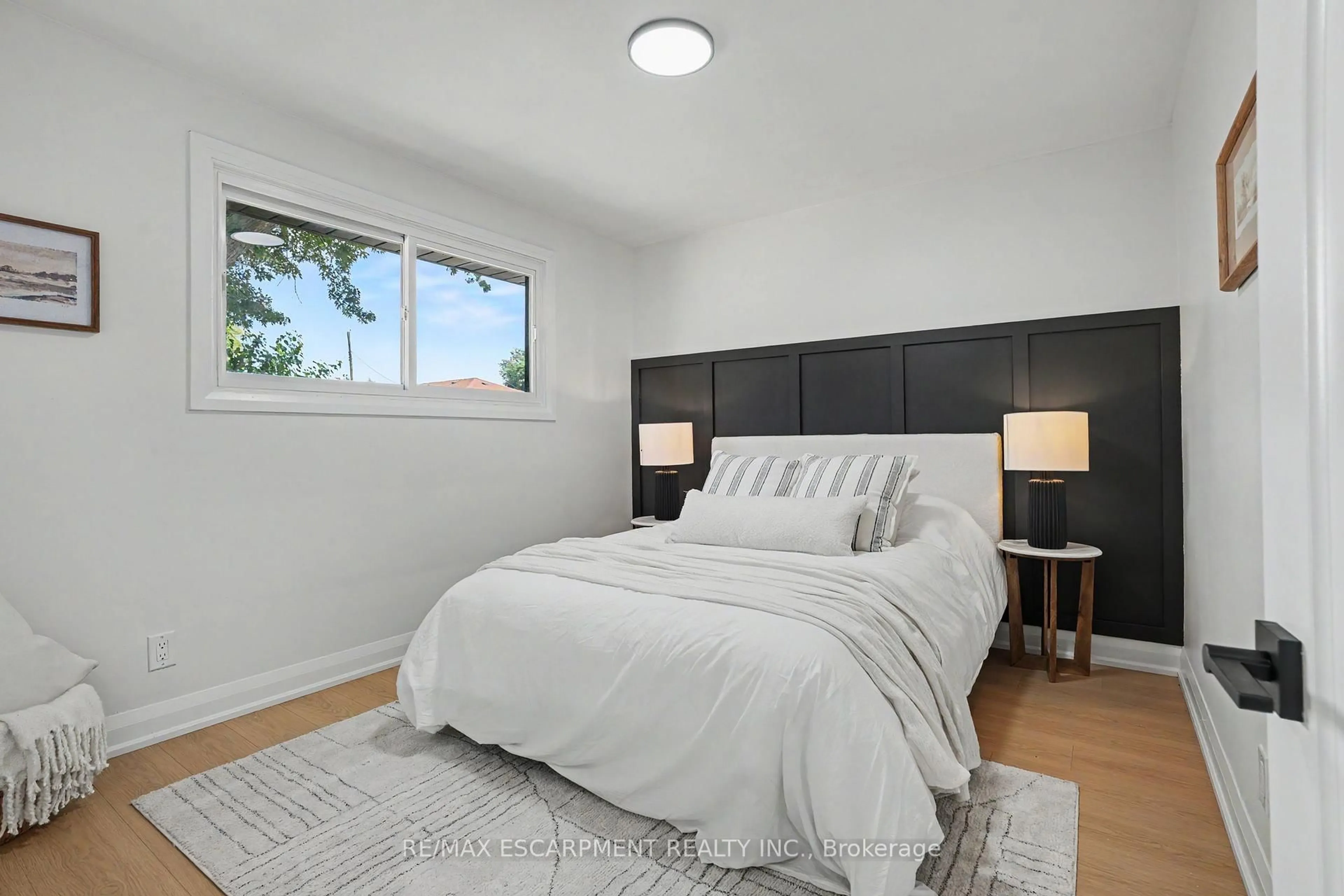 Bedroom with bed, unknown for 311 East 14th St, Hamilton Ontario L9A 4C1