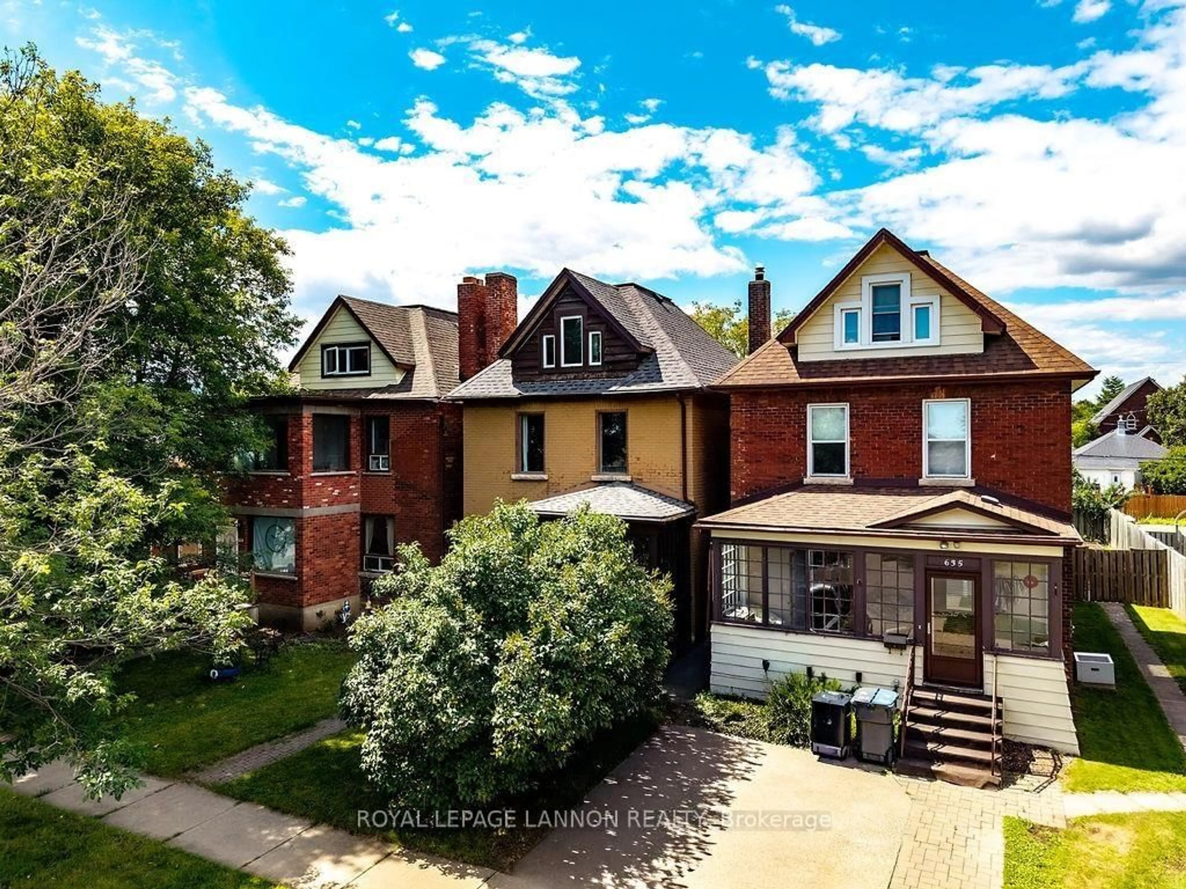 A pic from outside/outdoor area/front of a property/back of a property/a pic from drone, street for 637 Catherine St., Thunder Bay Ontario P7E 1L4