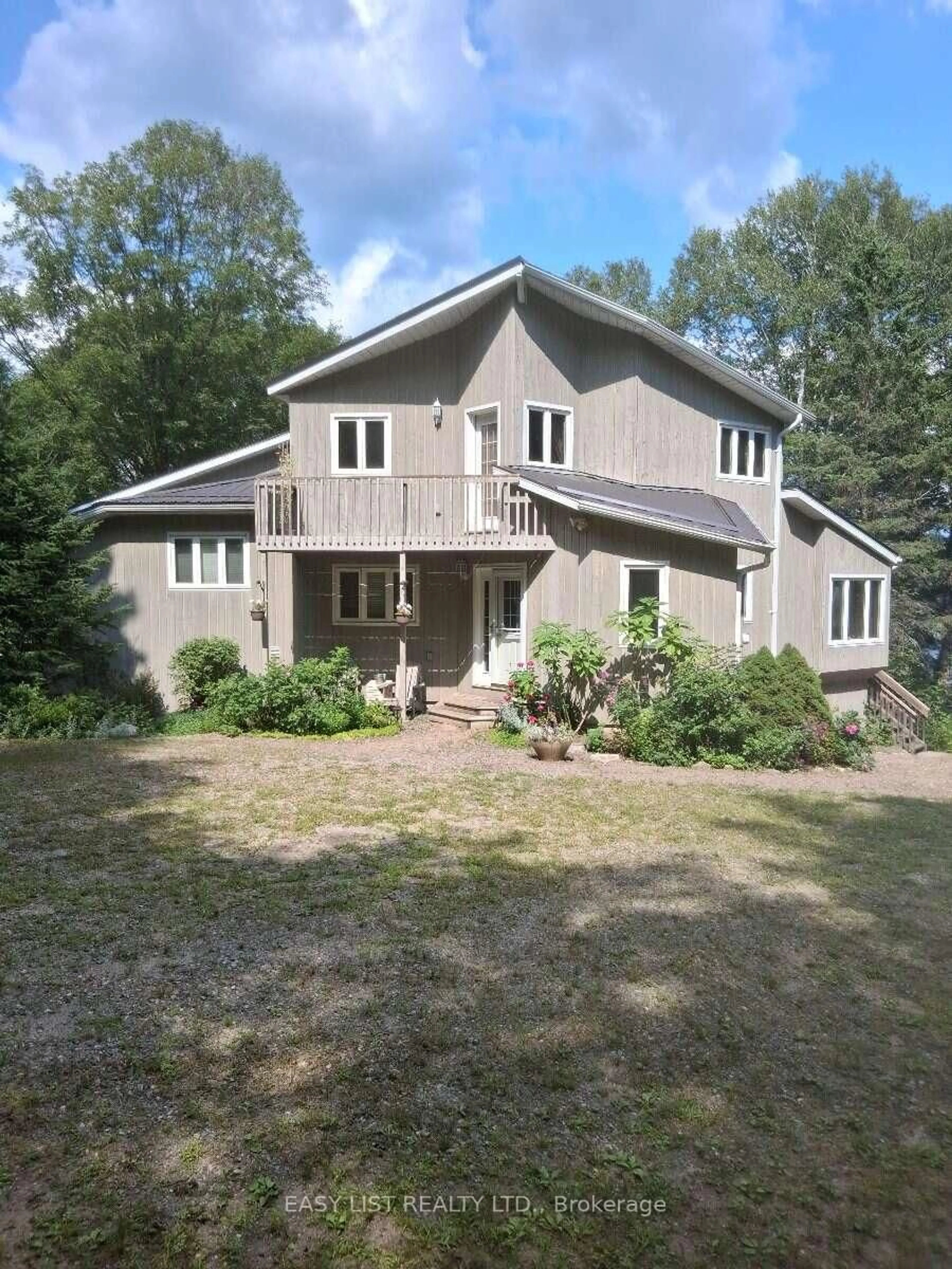 Home with vinyl exterior material, building for 175 Old Man's Lake Lane, Magnetawan Ontario P0A 1P0