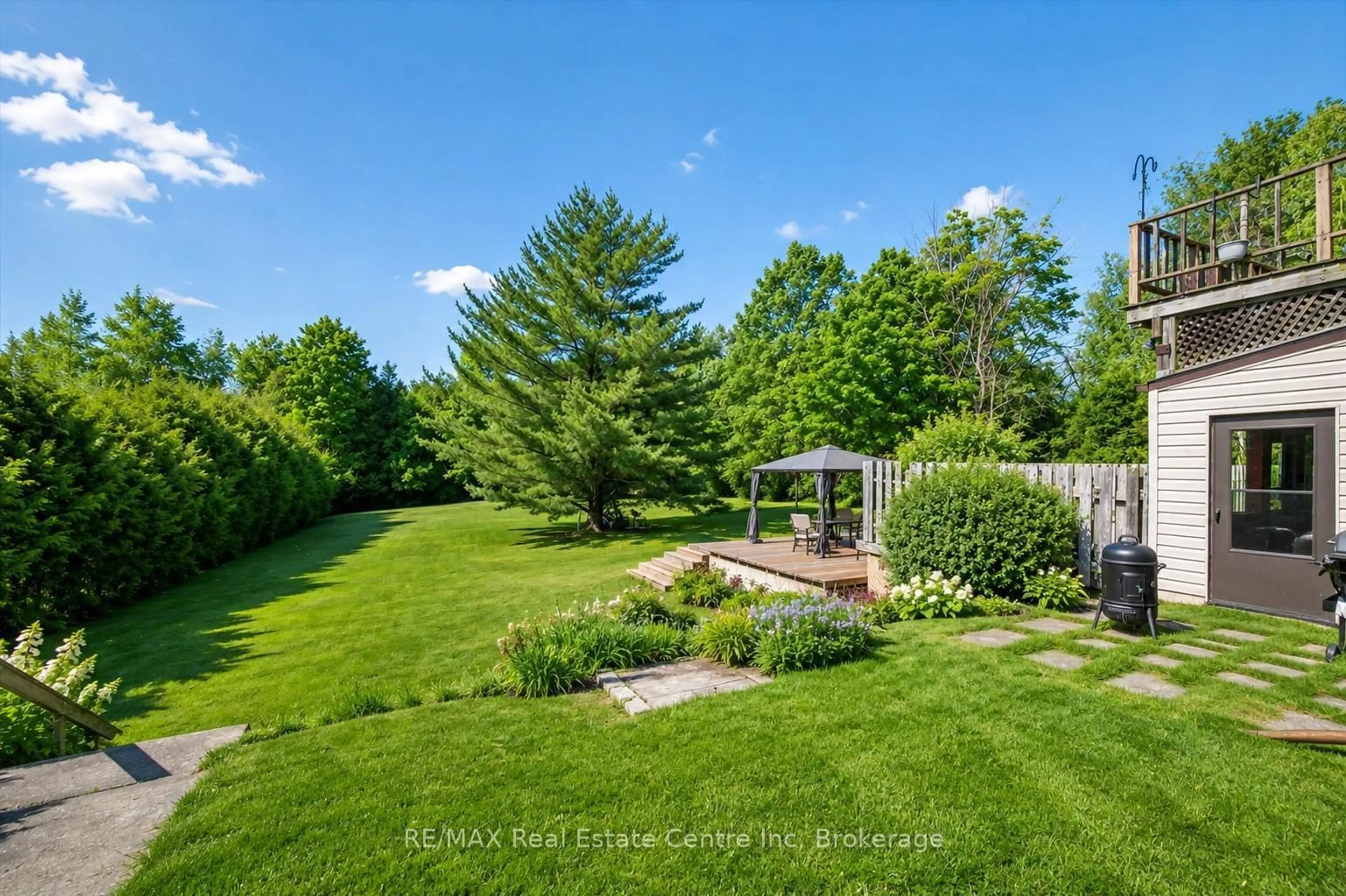 A pic from outside/outdoor area/front of a property/back of a property/a pic from drone, unknown for 6594 Forestell Rd, Puslinch Ontario N1H 6J3