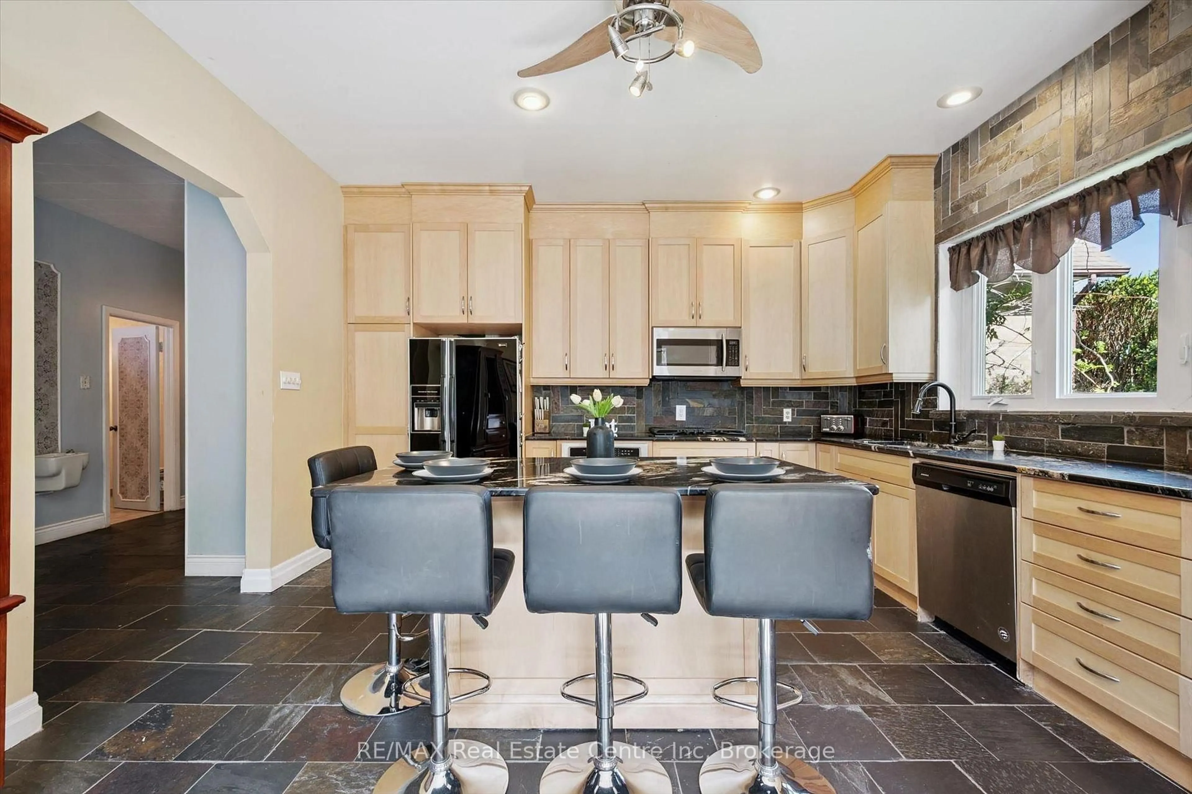 Open concept kitchen, ceramic/tile floor for 6594 Forestell Rd, Puslinch Ontario N1H 6J3