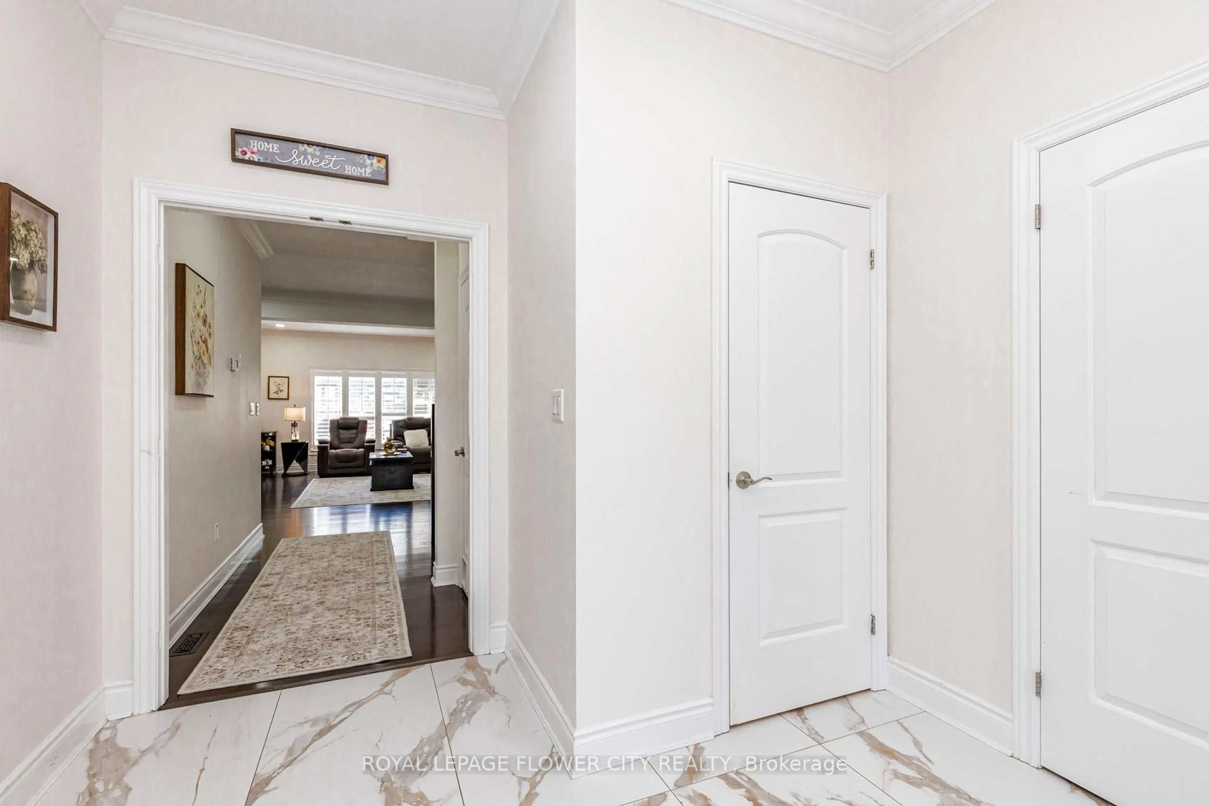 Indoor entryway for 1937 Jubilee Cres, London North Ontario N6G 0H7