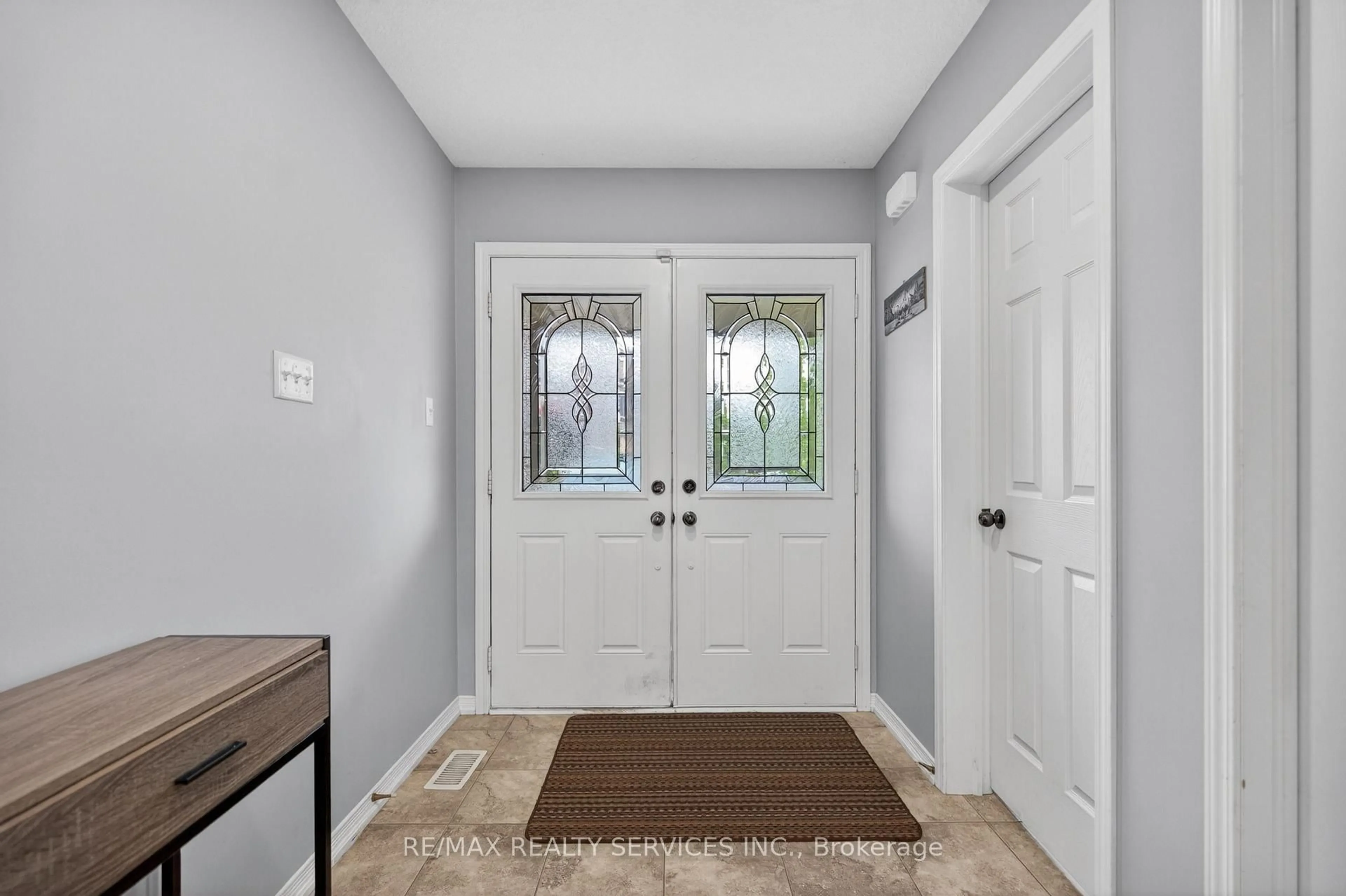 Indoor entryway for 44 English Lane, Brantford Ontario N3T 0H1