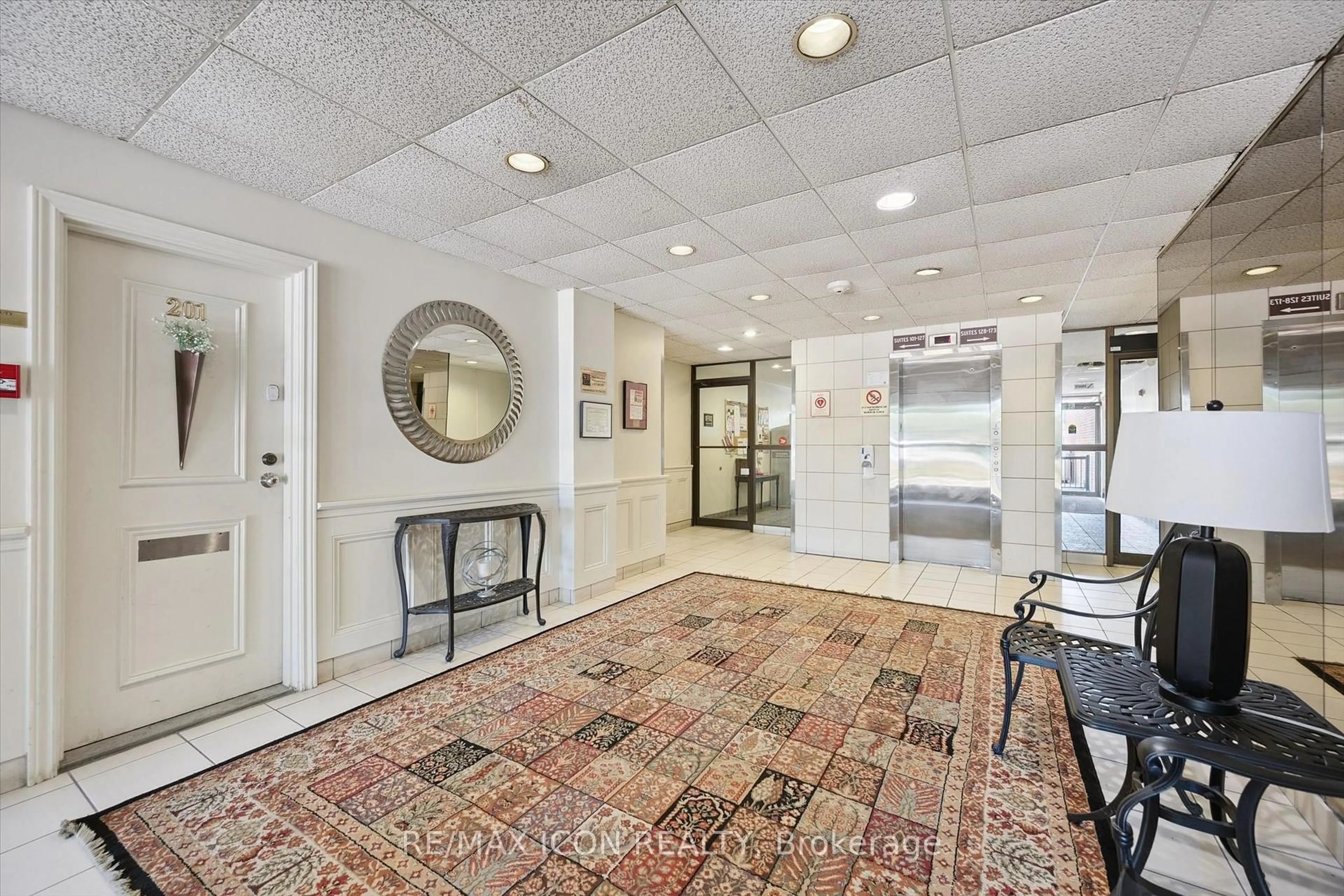 Indoor foyer for 36 Hayhurst Rd #329, Brantford Ontario N3R 6Y9