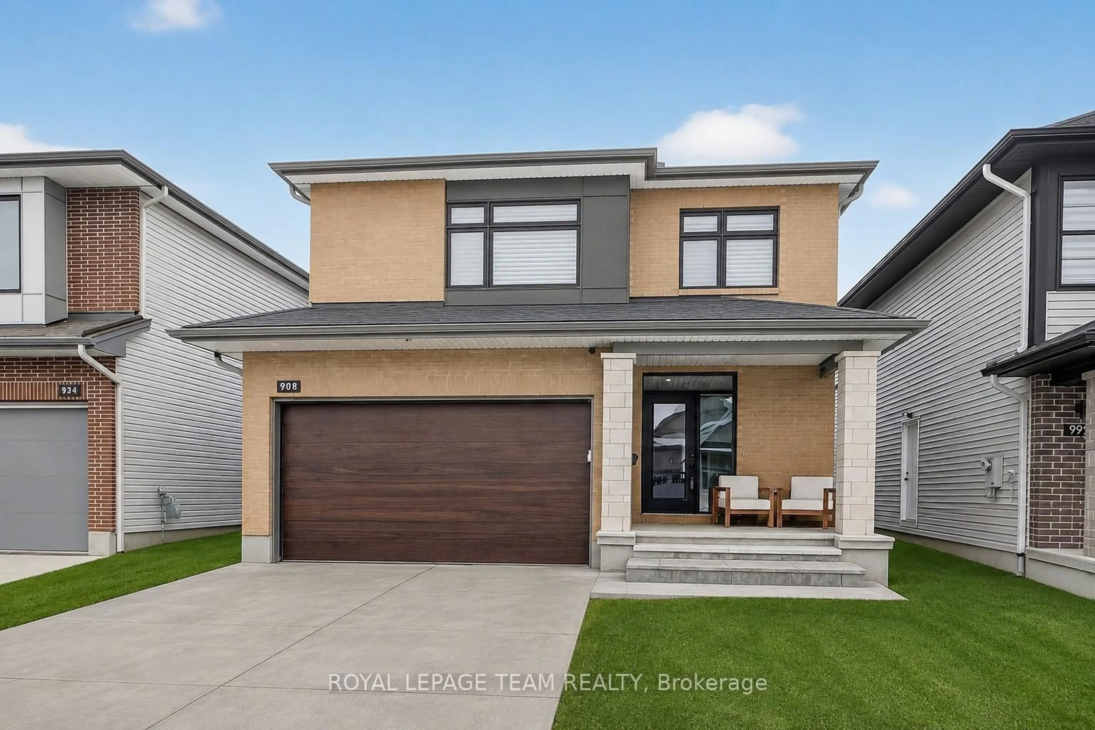 Home with vinyl exterior material, street for 988 Beckton Heights, Ottawa Ontario K2S 2X6