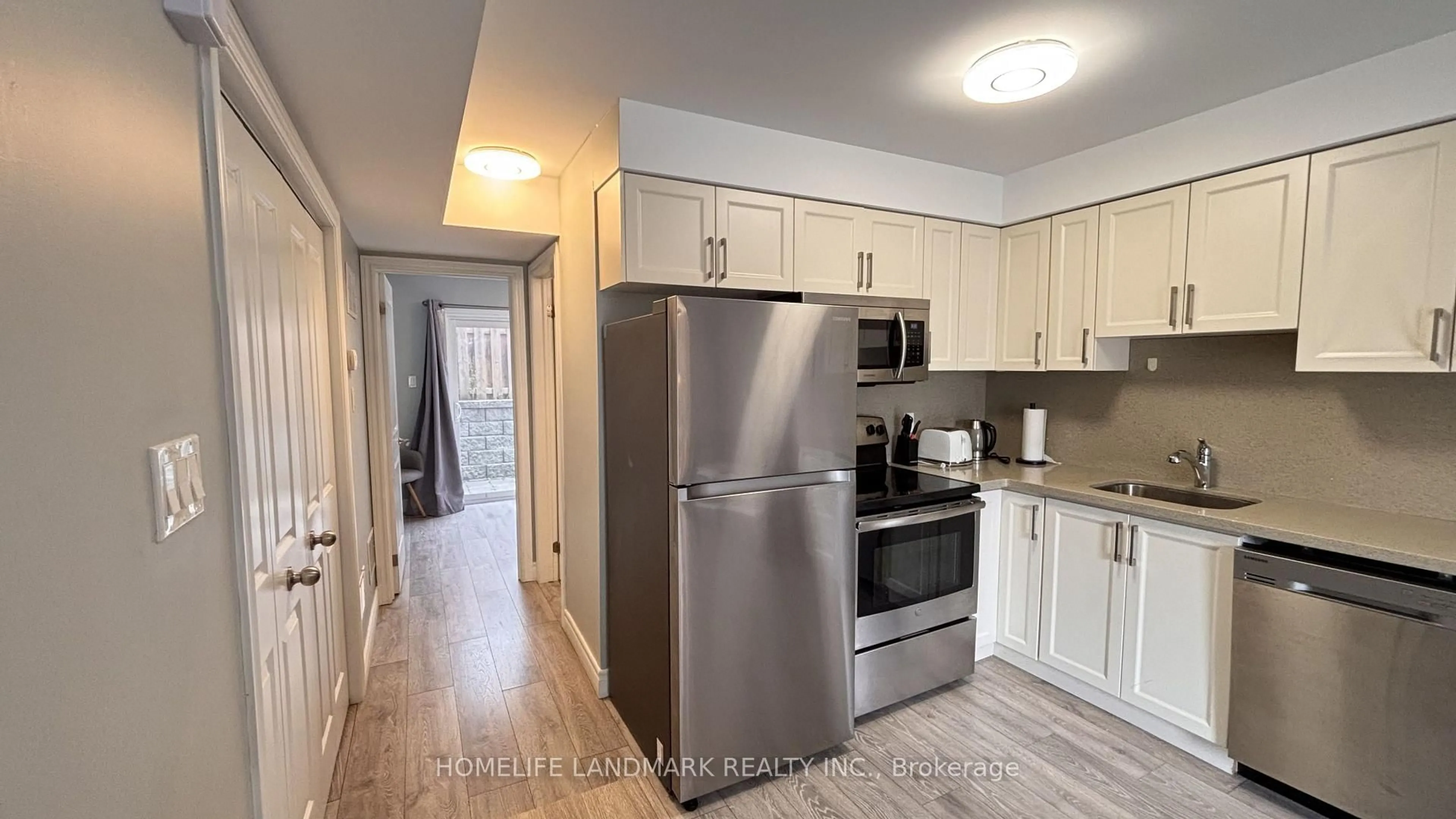 Standard kitchen, wood/laminate floor for 122 COURTLAND Ave, Waterloo Ontario N2G 0B8
