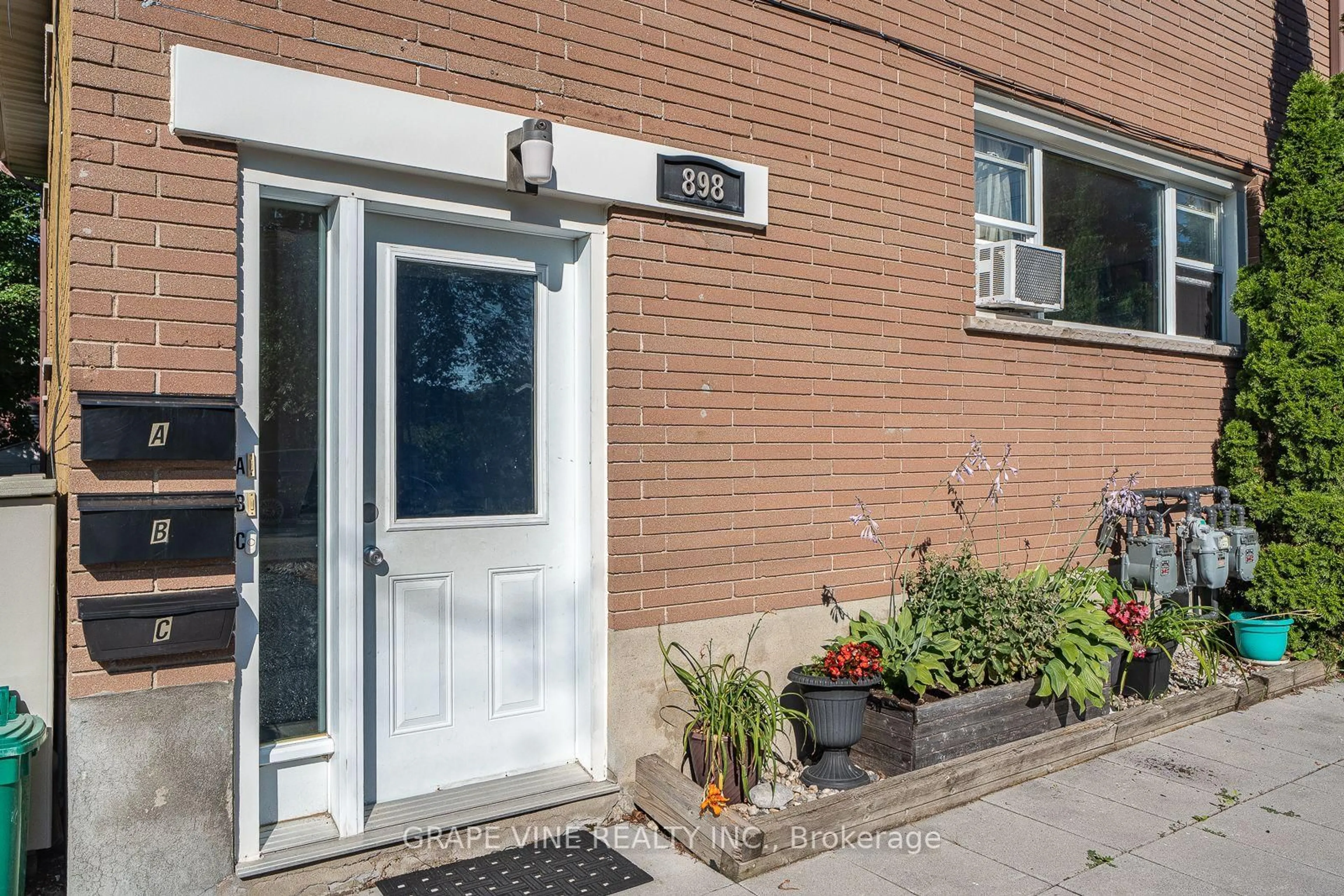 Unknown for 898 Watson Ave, Ottawa Ontario K2B 6B9