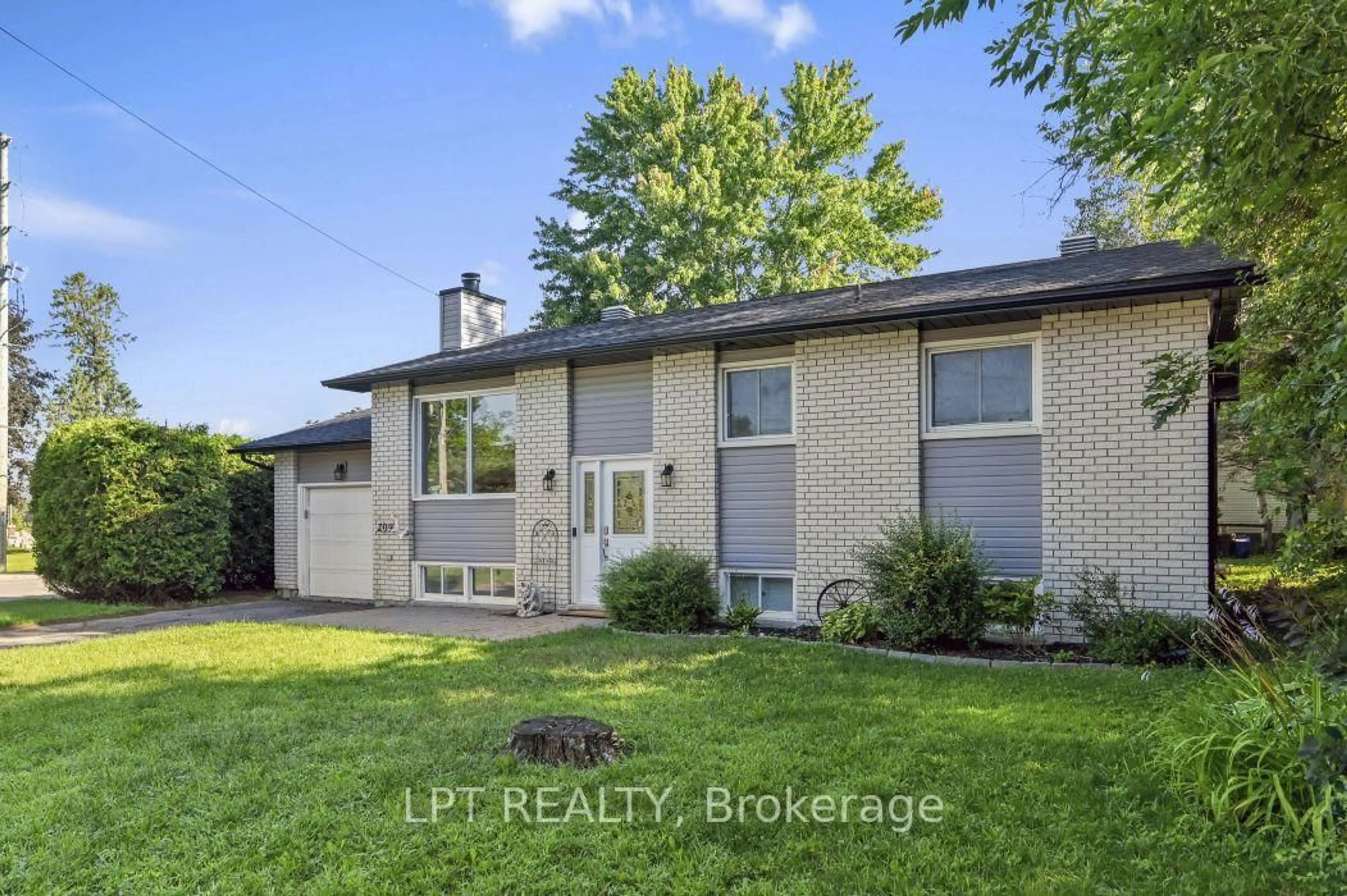 Home with vinyl exterior material, street for 209 BRIDGE St, North Grenville Ontario K0G 1J0