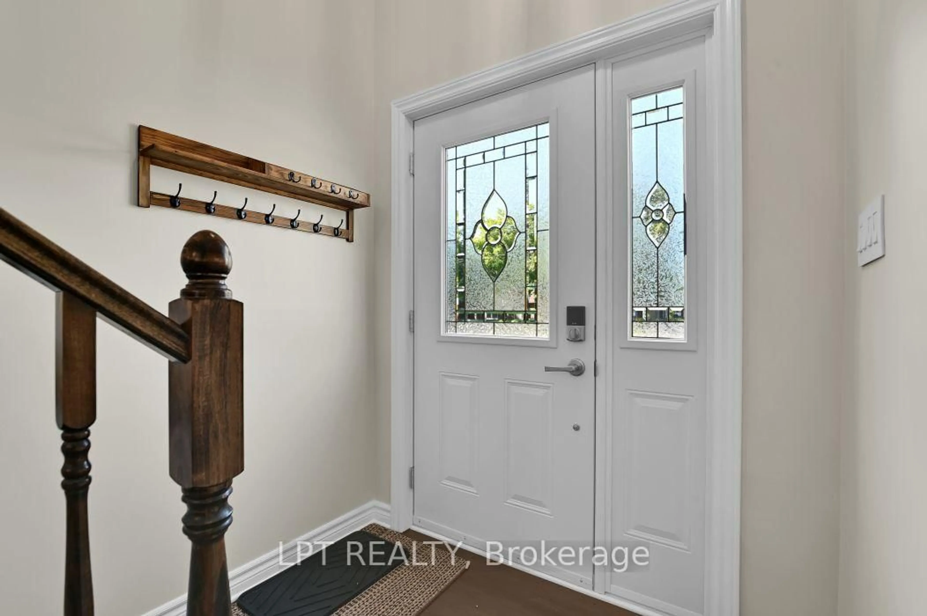Indoor entryway for 209 BRIDGE St, North Grenville Ontario K0G 1J0