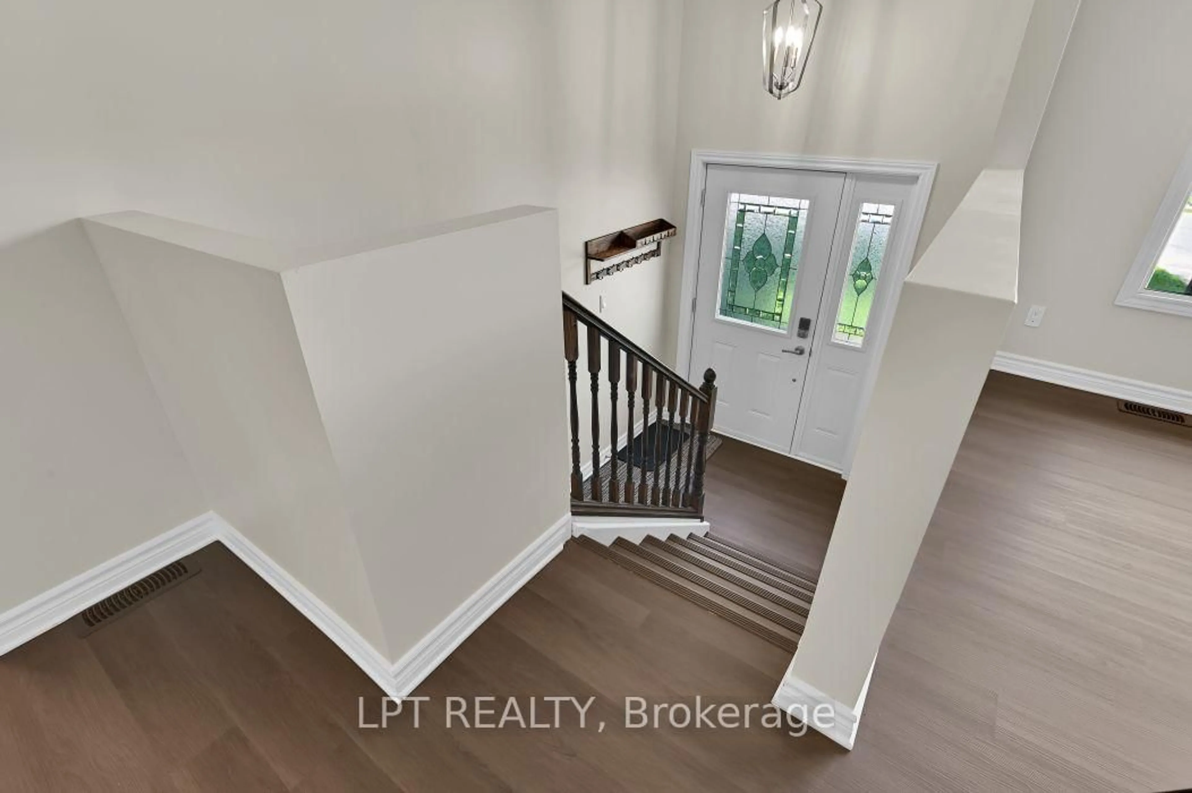 Indoor entryway for 209 BRIDGE St, North Grenville Ontario K0G 1J0