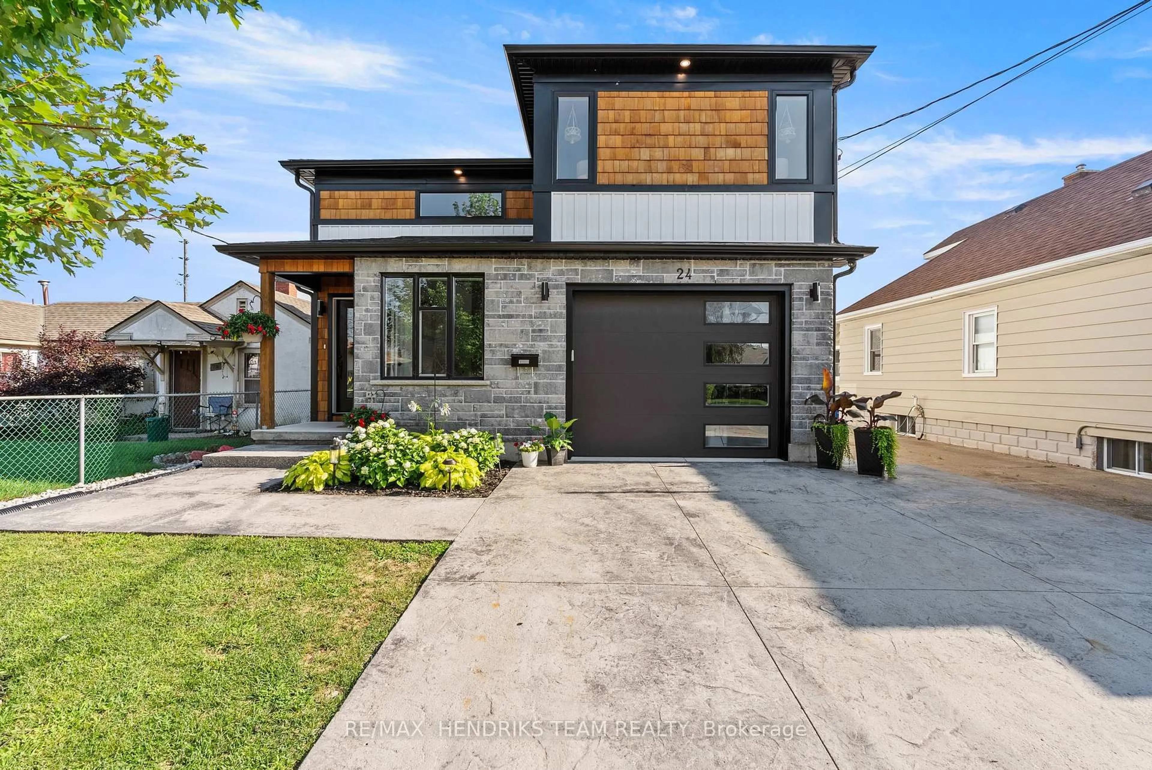 Home with brick exterior material, street for 24 Prospect Ave, St. Catharines Ontario L2M 5K1