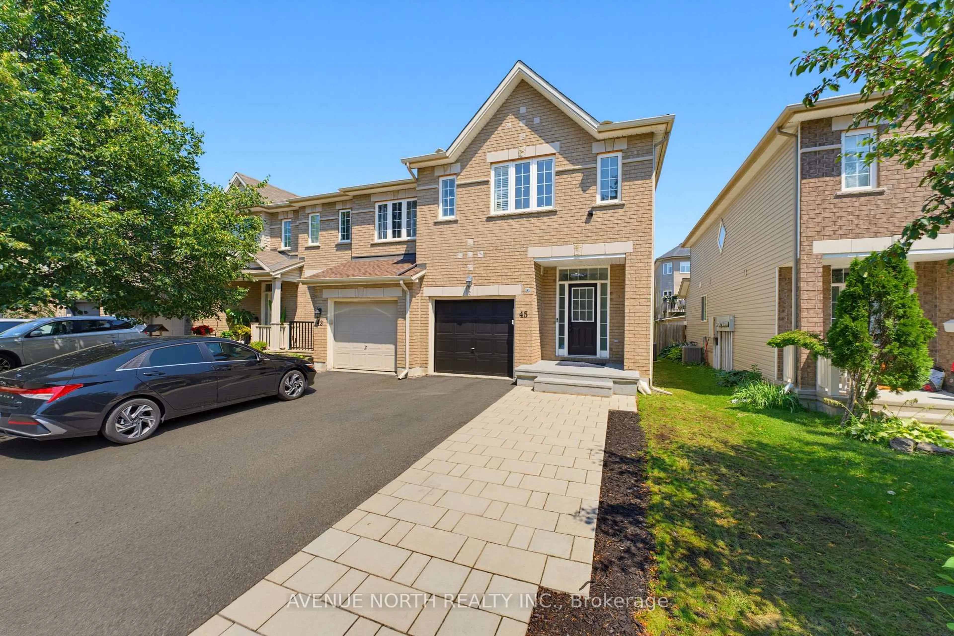 A pic from outside/outdoor area/front of a property/back of a property/a pic from drone, street for 45 SADDLESMITH Circ, Ottawa Ontario K2M 2Y8