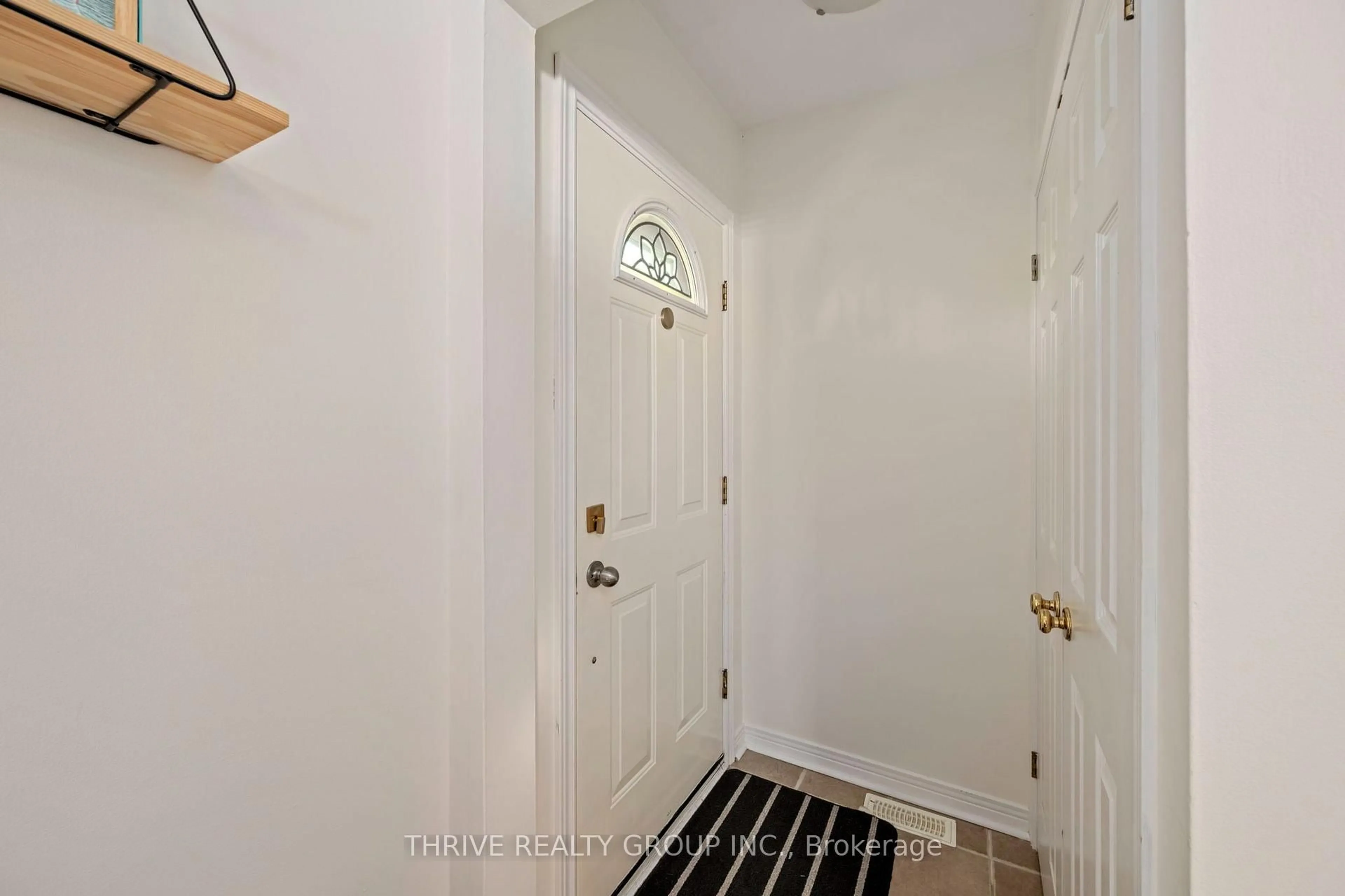 Indoor entryway for 38 Bellwood Cres, London East Ontario N5Y 2C5