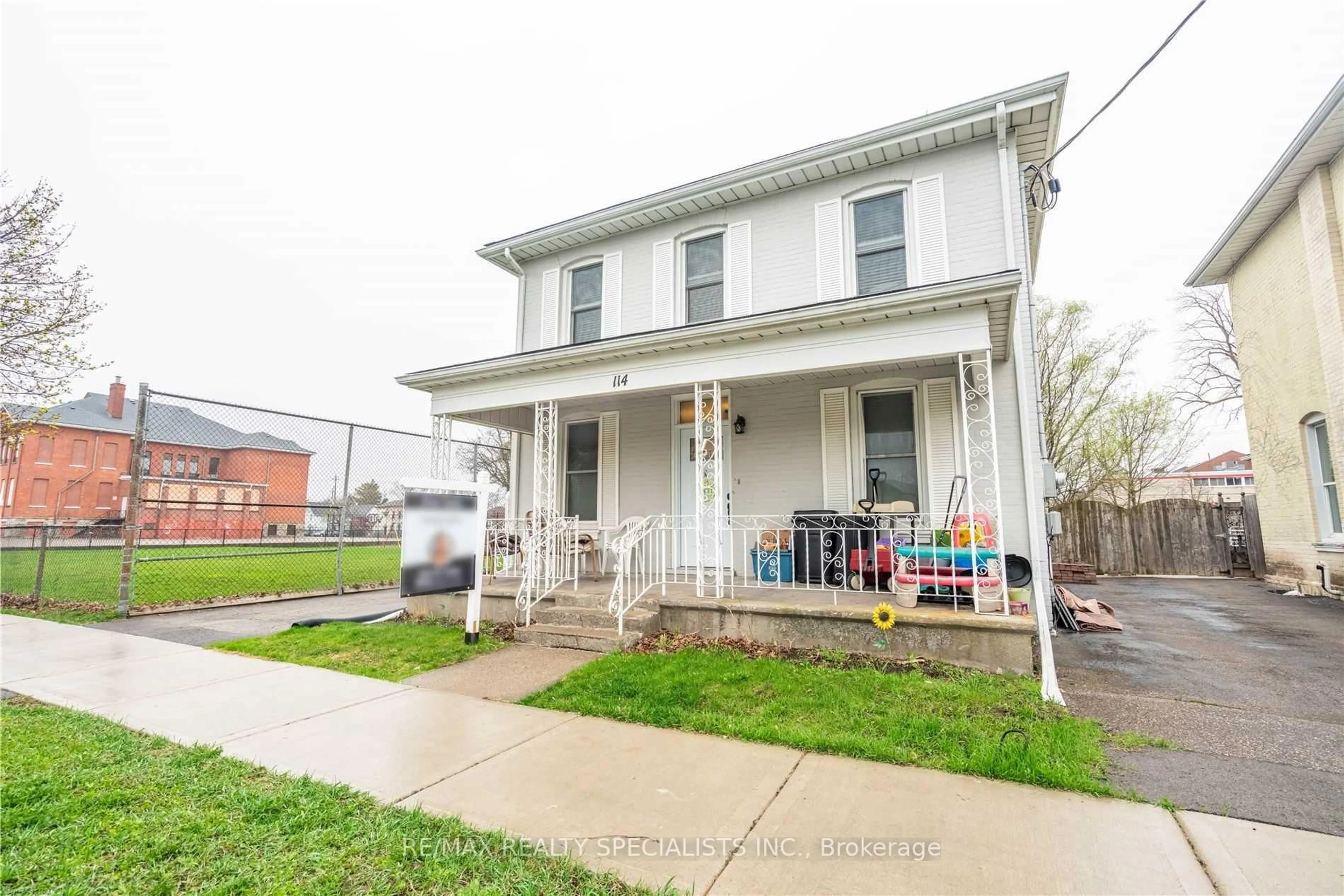 Unknown for 114 Pearl St, Brantford Ontario N3T 3P1
