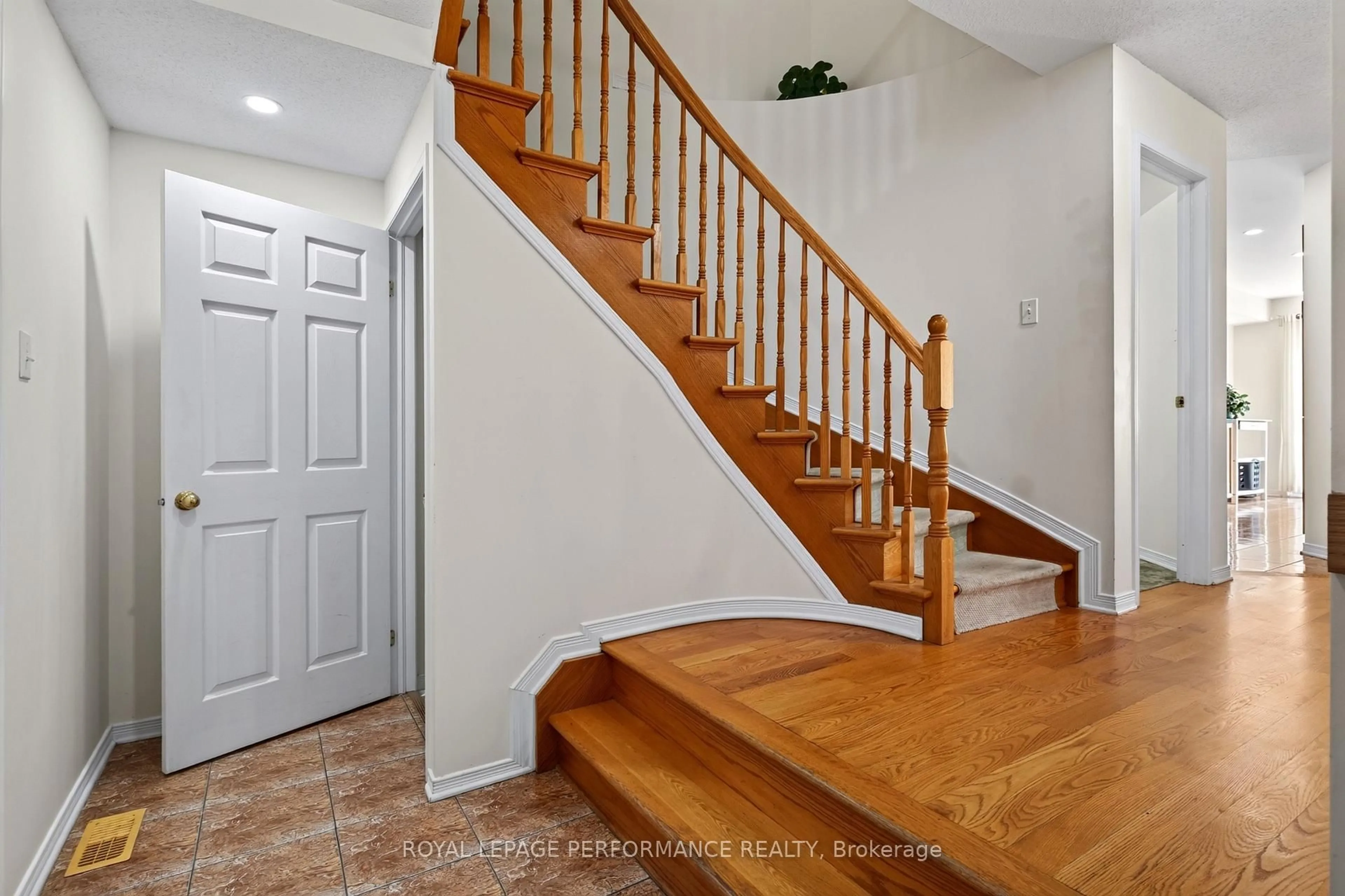 Unknown for 172 Carwood Circ, Ottawa Ontario K1K 4V6