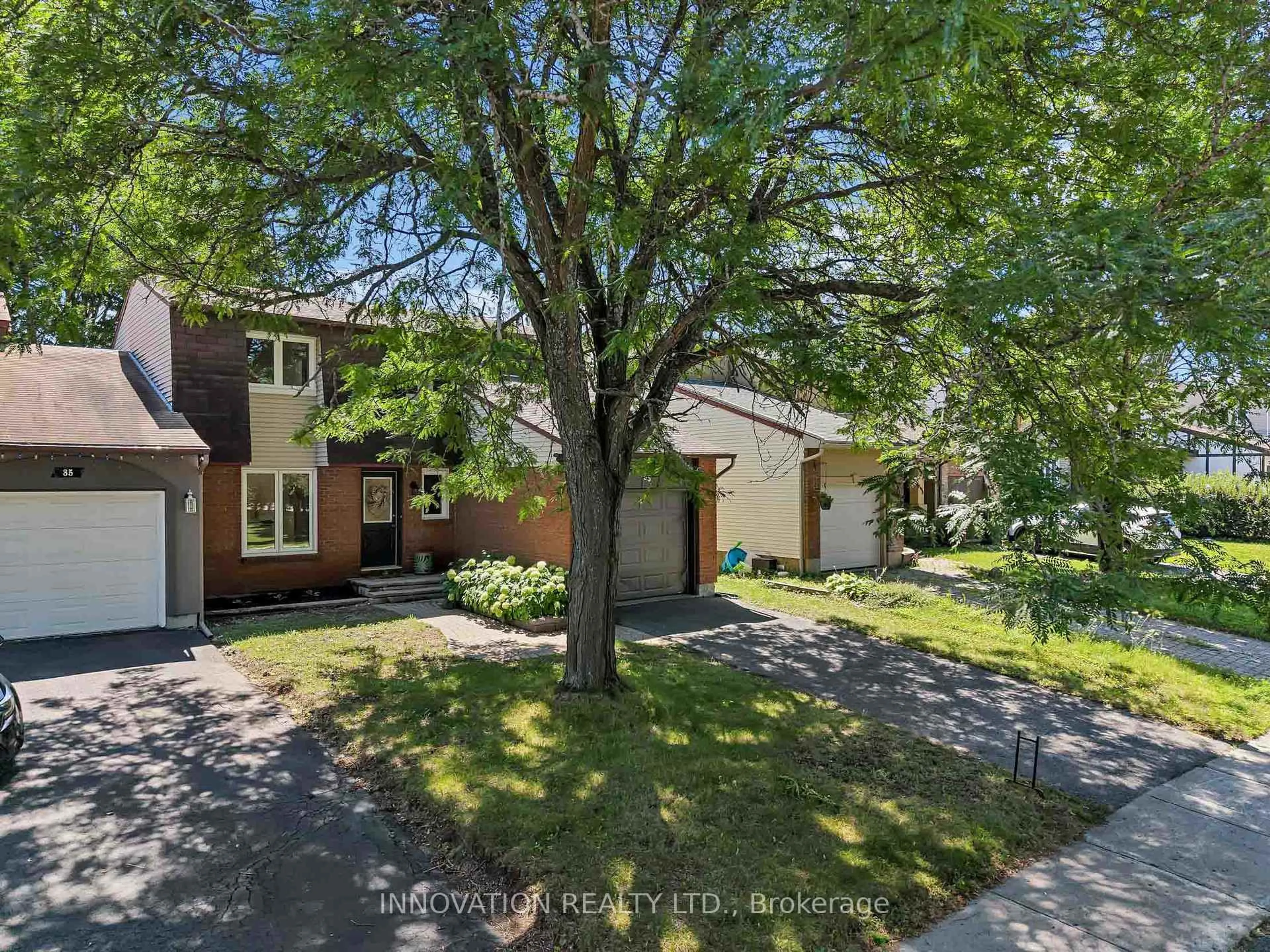 A pic from outside/outdoor area/front of a property/back of a property/a pic from drone, street for 33 Exeter Dr, Ottawa Ontario K2J 1Z9