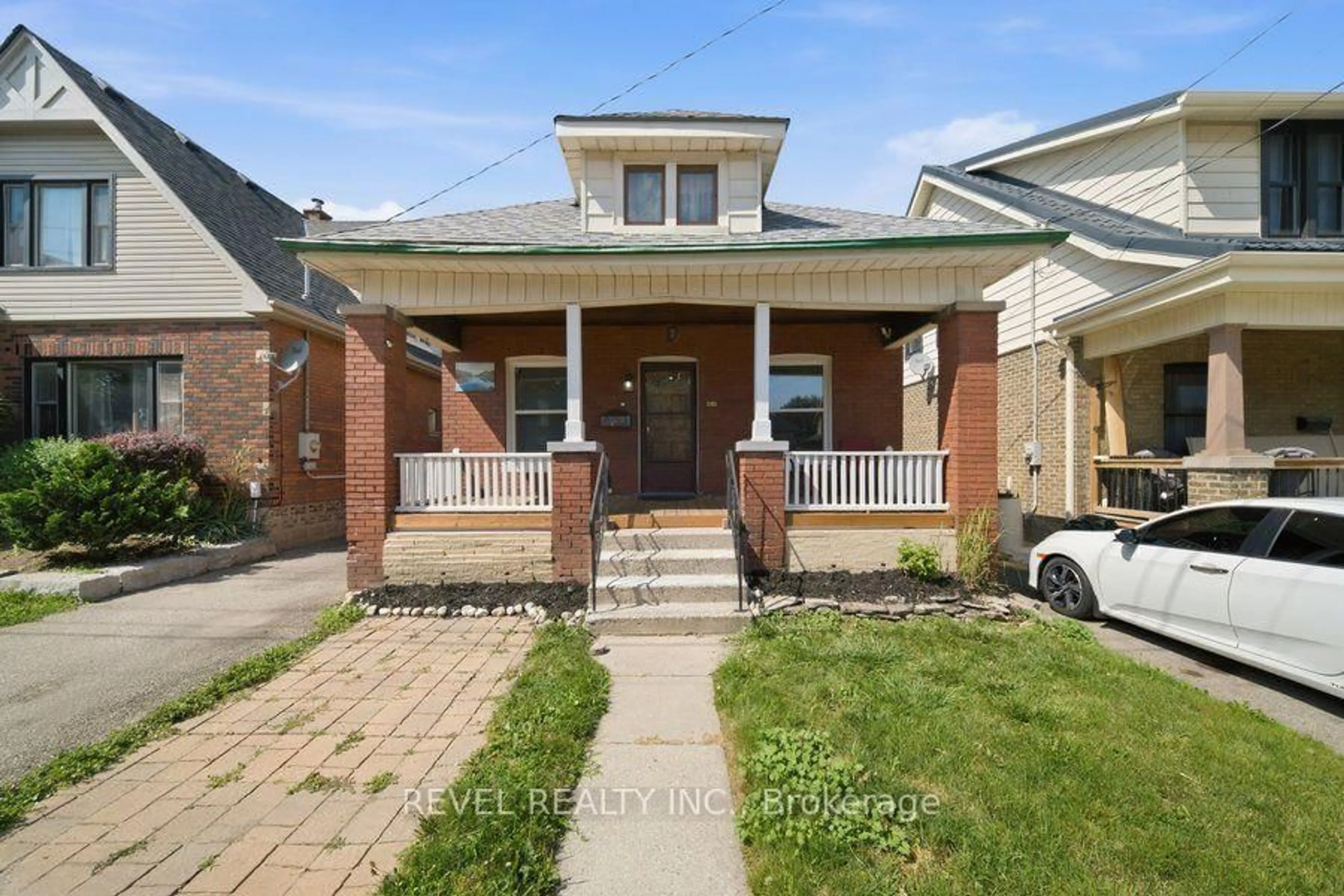 Home with brick exterior material, street for 104 Mary St, Brantford Ontario N3S 3B7