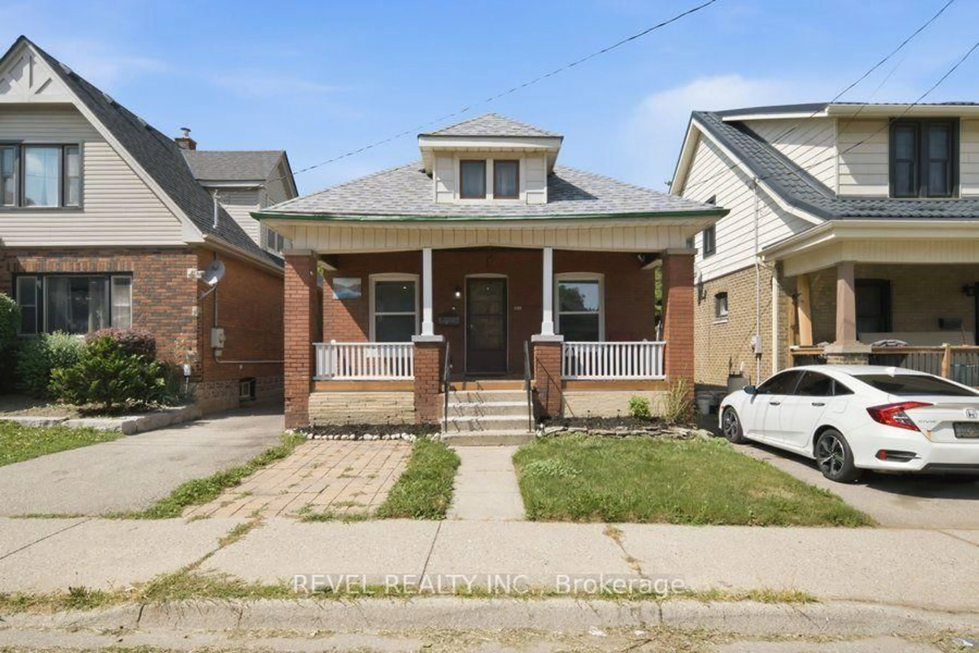 Home with brick exterior material, street for 104 Mary St, Brantford Ontario N3S 3B7
