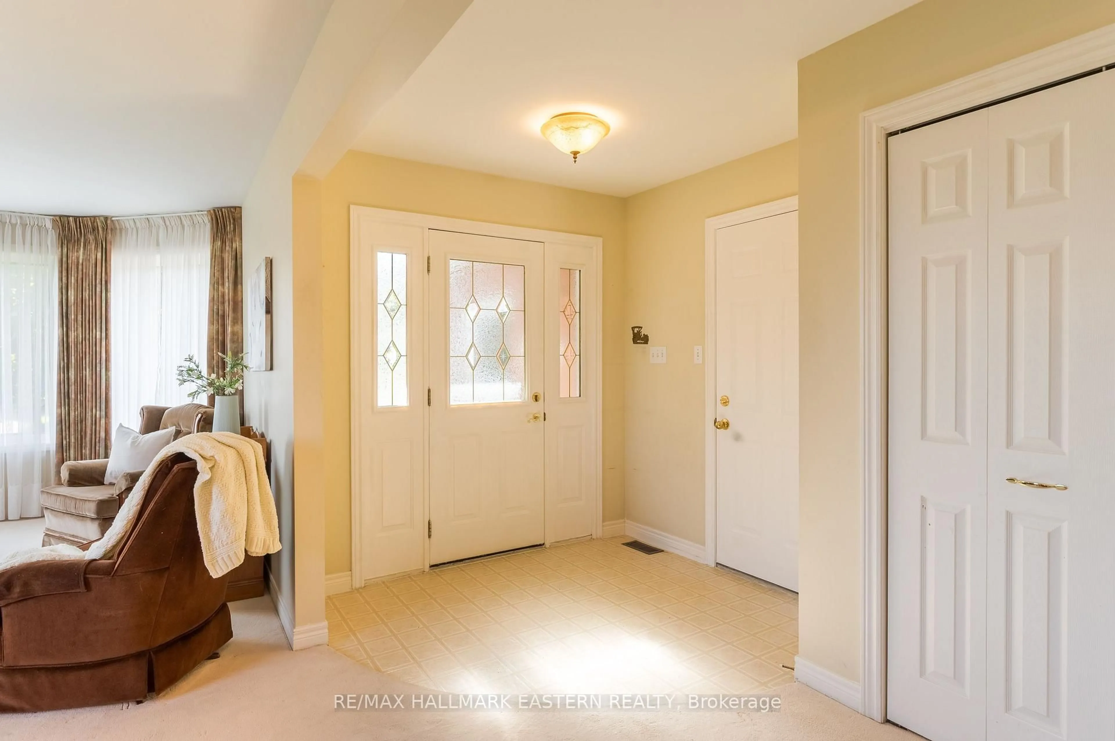 Indoor entryway for 1111 Afton Rd, Peterborough Ontario K9J 8L1