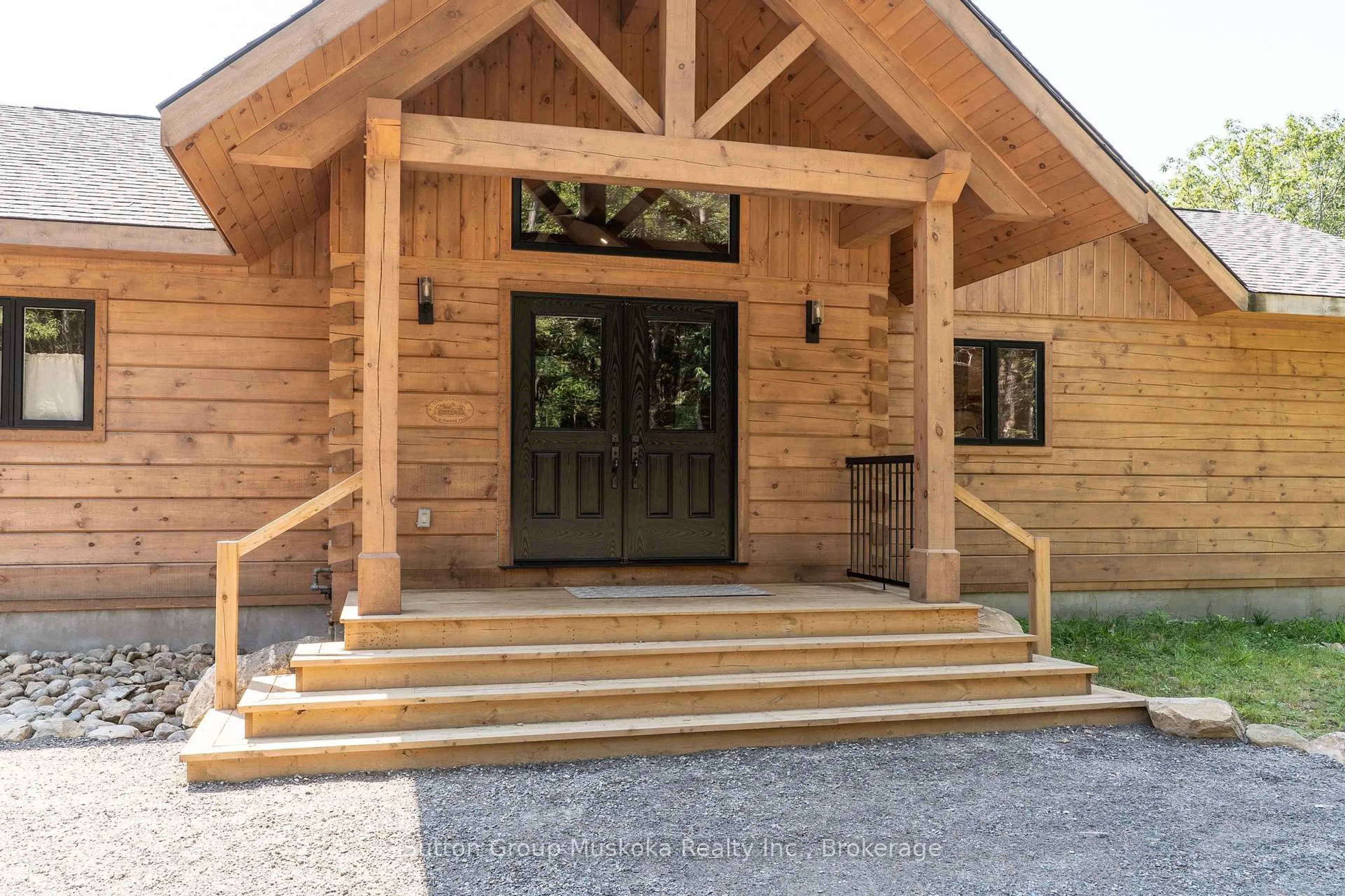 Indoor entryway for 1265 Britannia Rd, Huntsville Ontario P1H 2J3
