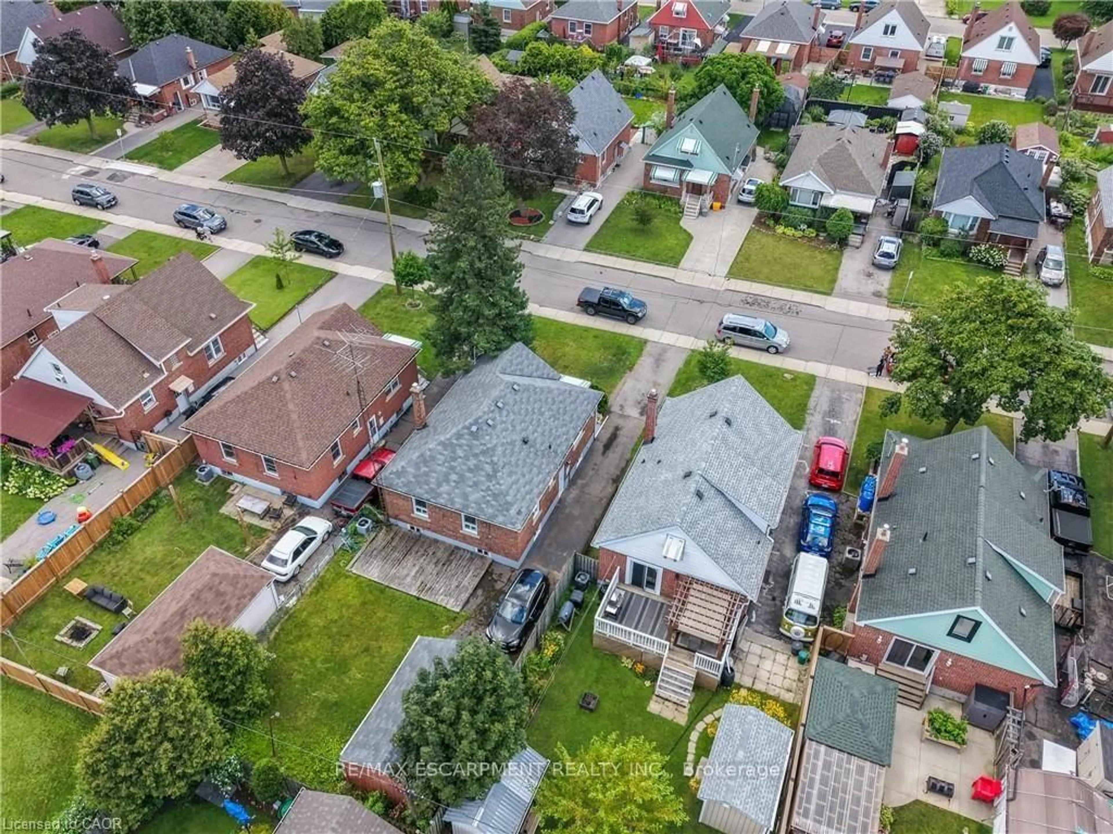 A pic from outside/outdoor area/front of a property/back of a property/a pic from drone, street for 150 Beland Ave, Hamilton Ontario L8K 3T6