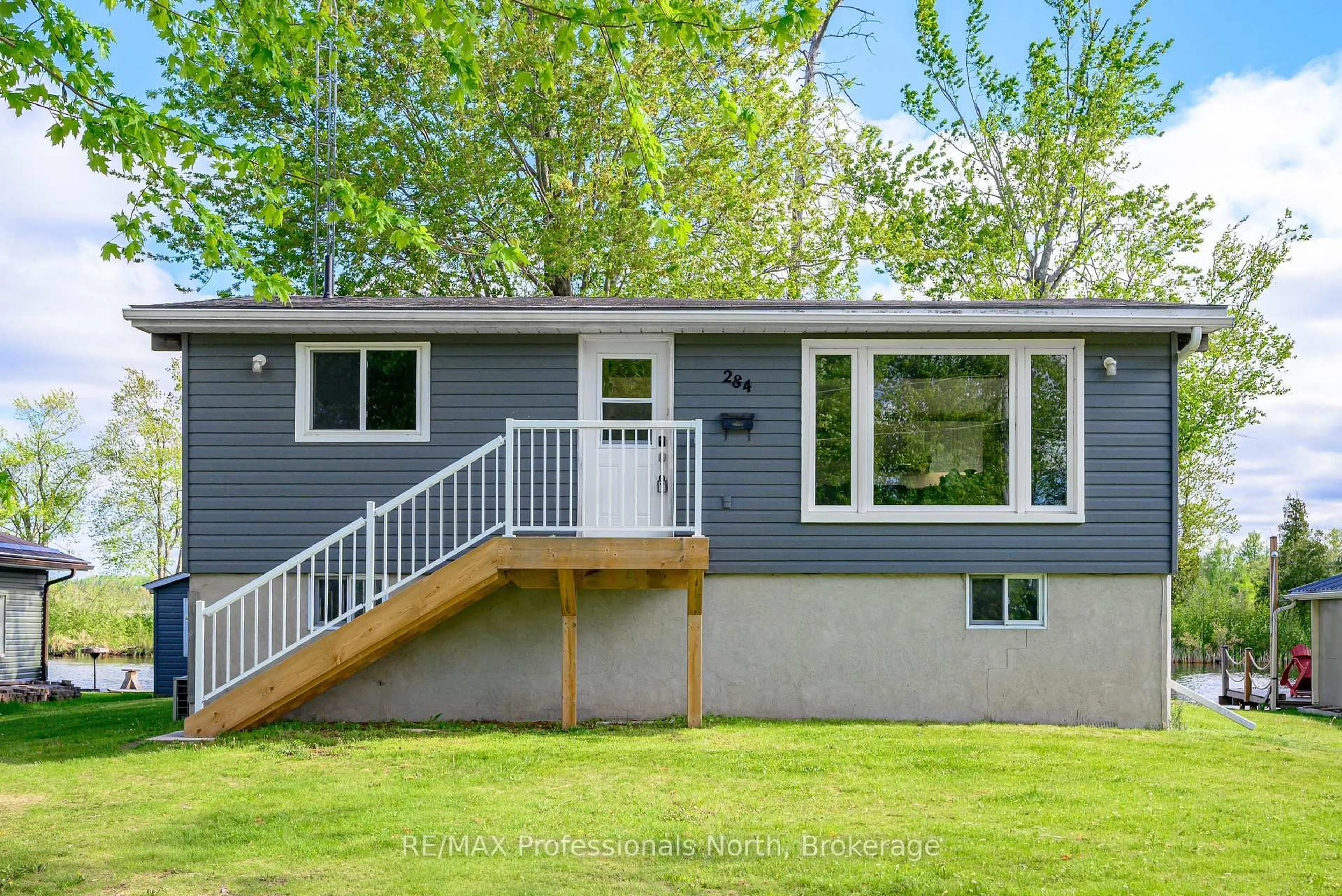 Home with vinyl exterior material, unknown for 284 MOORINGS Dr, Kawartha Lakes Ontario K0M 1N0