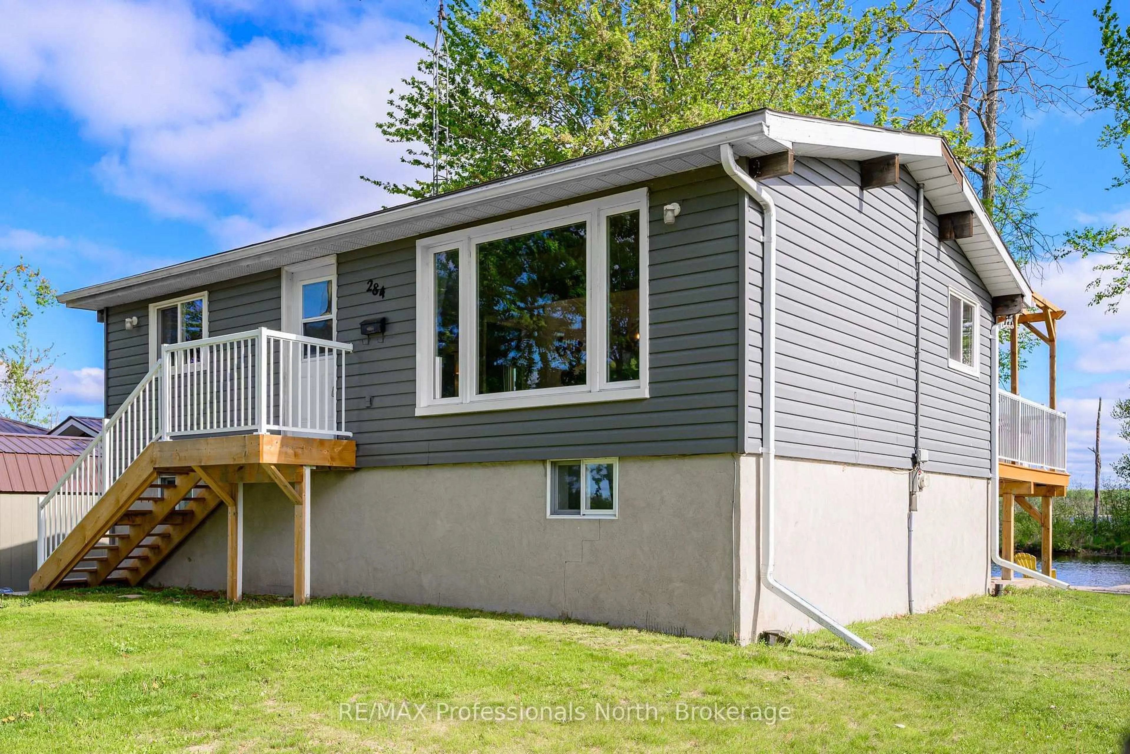 Home with vinyl exterior material, unknown for 284 MOORINGS Dr, Kawartha Lakes Ontario K0M 1N0