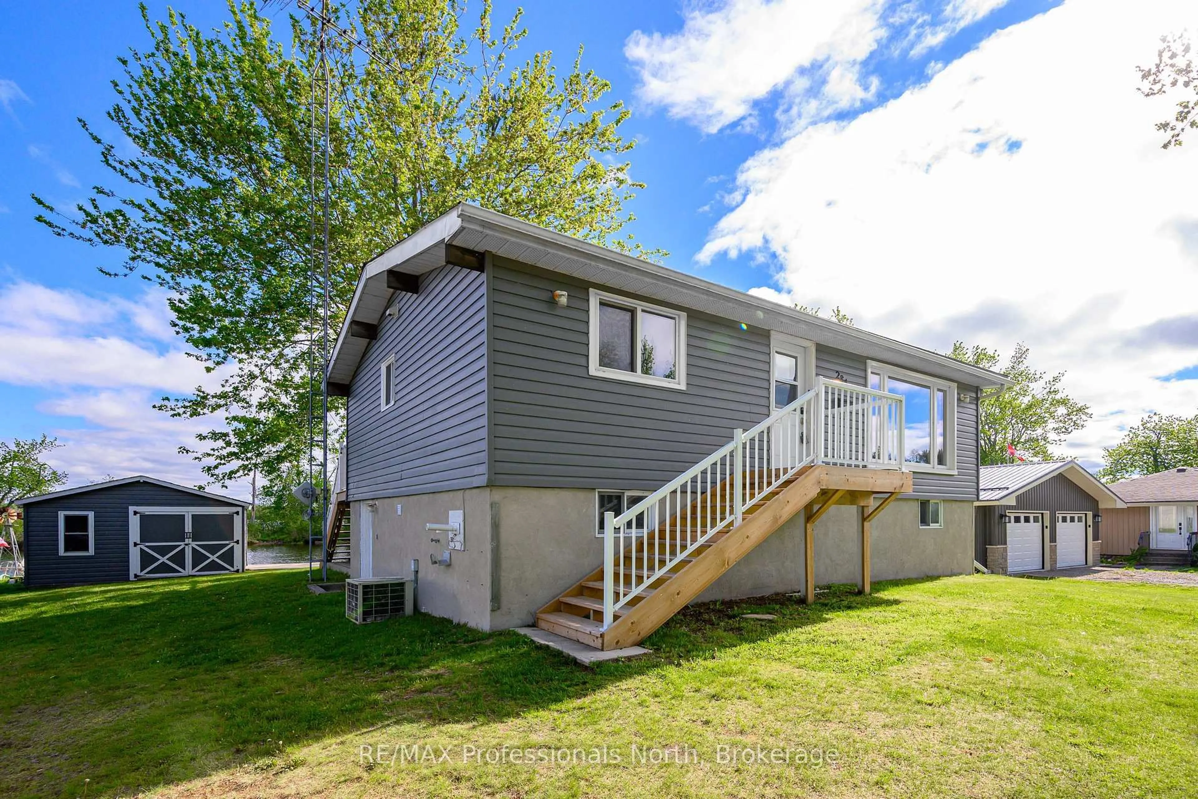 Home with vinyl exterior material, unknown for 284 MOORINGS Dr, Kawartha Lakes Ontario K0M 1N0