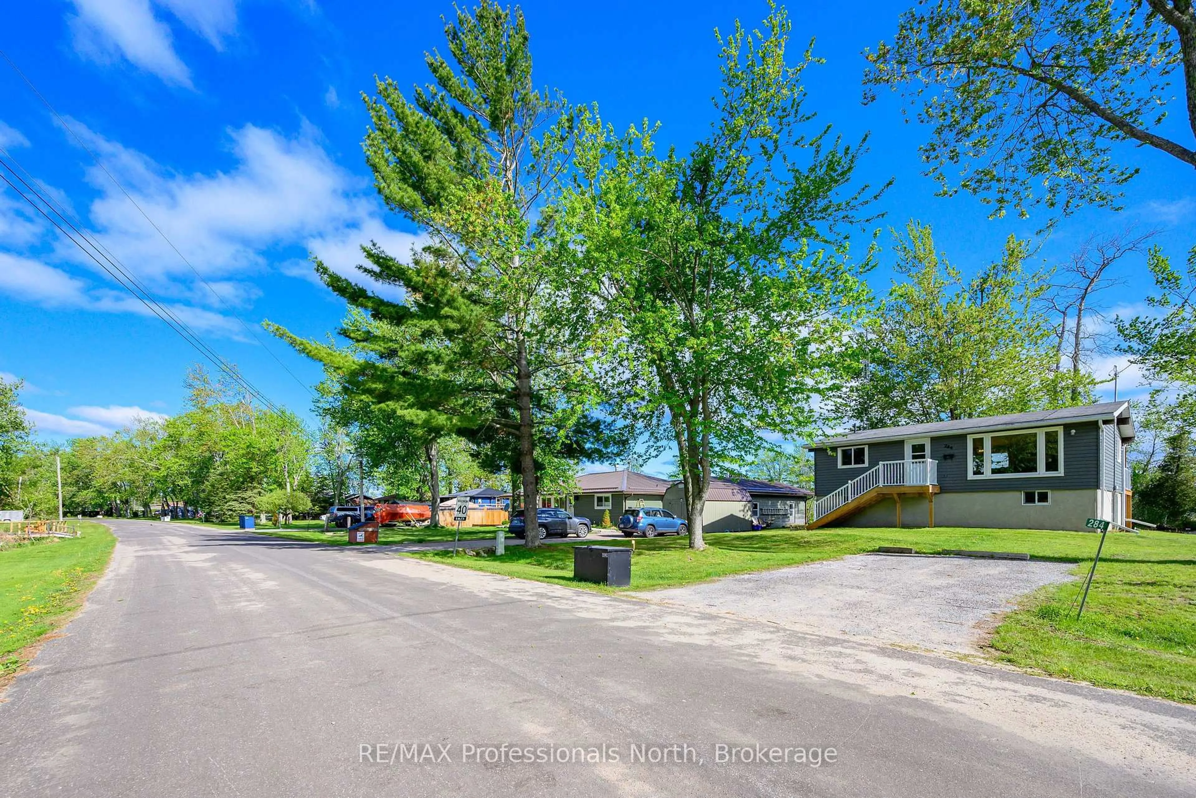 A pic from outside/outdoor area/front of a property/back of a property/a pic from drone, street for 284 MOORINGS Dr, Kawartha Lakes Ontario K0M 1N0