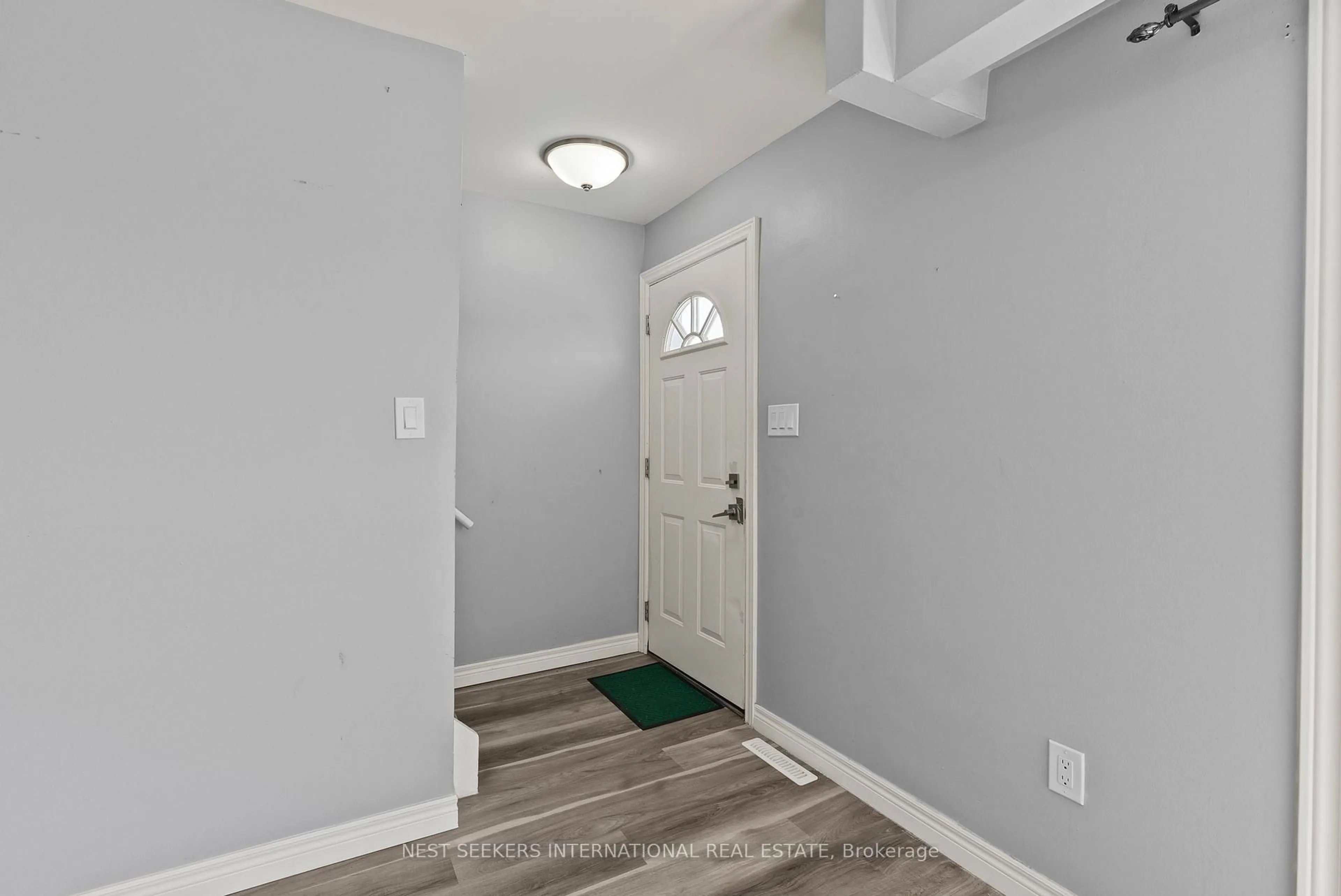 Indoor entryway for 67 Hagey Ave #2, Fort Erie Ontario L2A 1W5