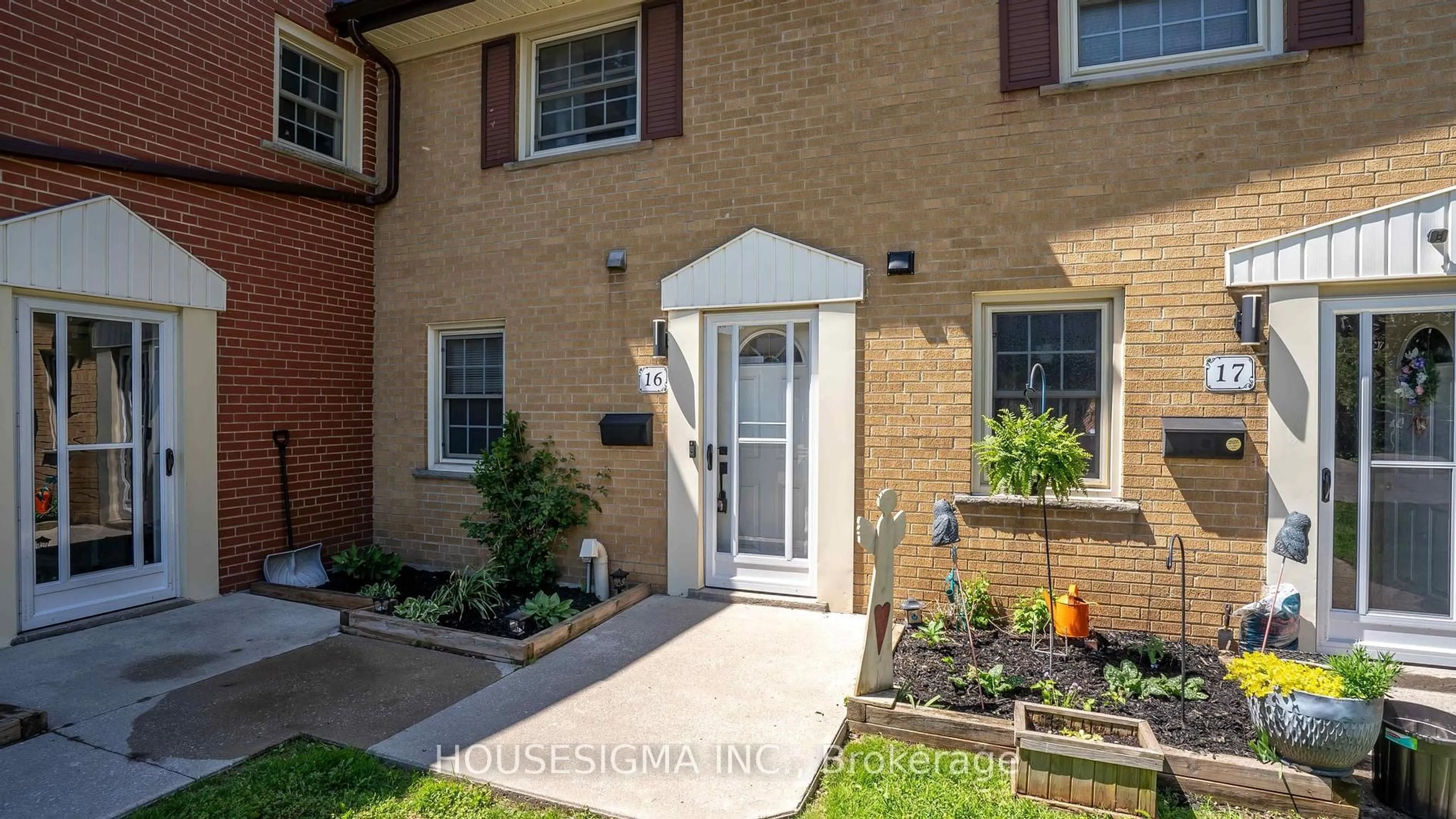 Indoor entryway for 16 Arbour Glen Cres, London East Ontario N5Y 1Z9