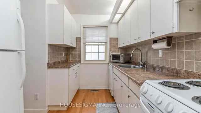 16 Arbour Glen Cres, London East 5