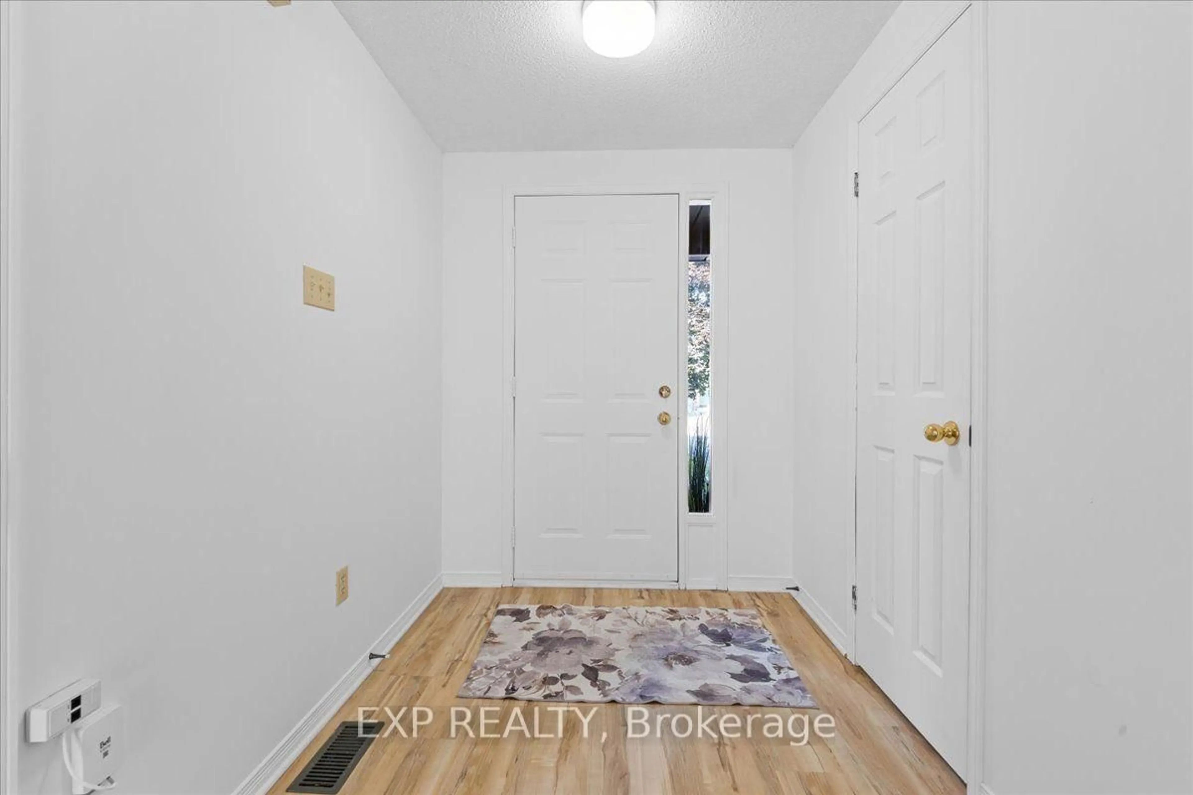 Indoor entryway for 77 Waterton Cres, Kanata Ontario K2M 1Z2