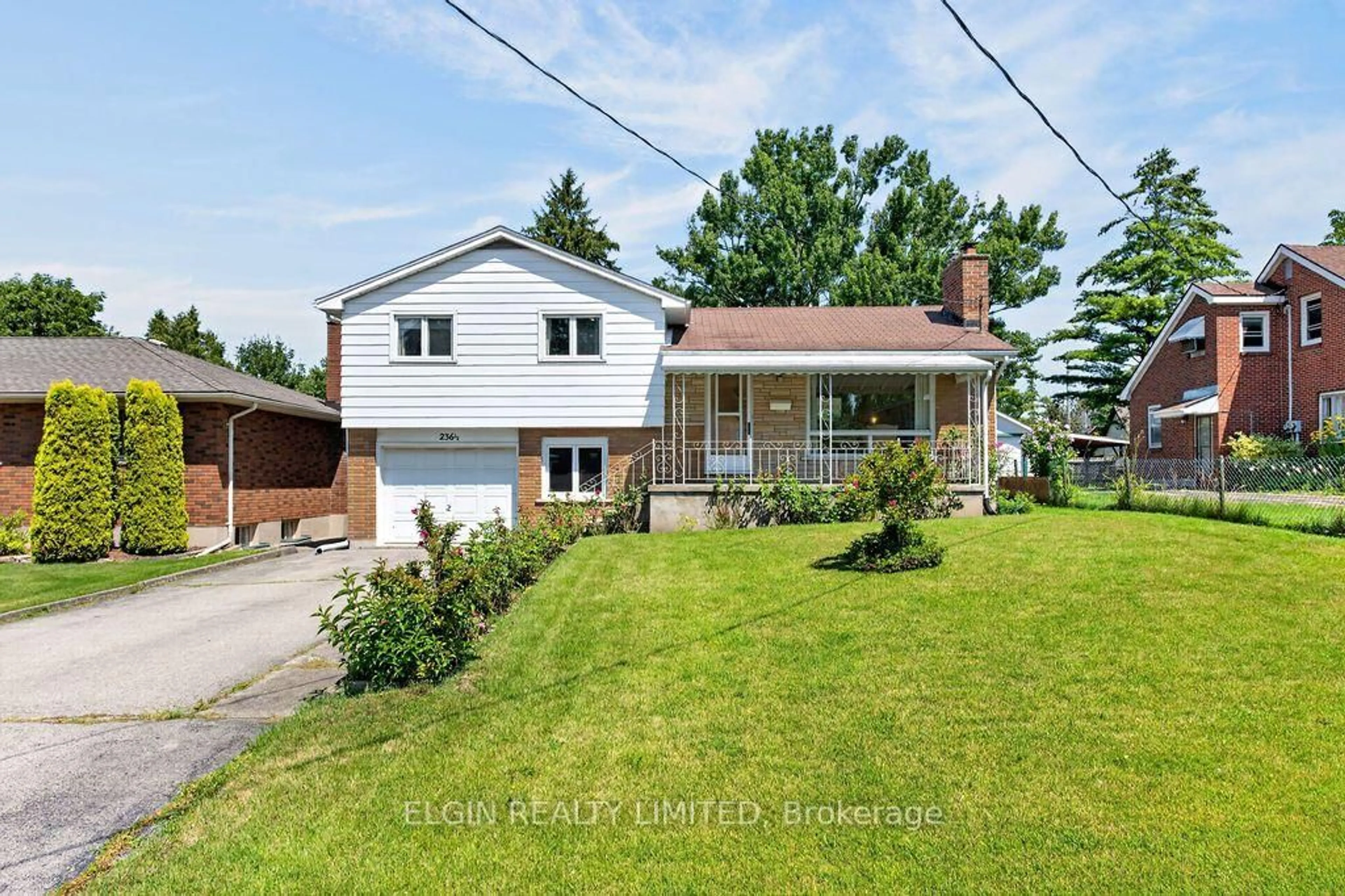 A pic from outside/outdoor area/front of a property/back of a property/a pic from drone, street for 236 1/2 Erie St, St. Thomas Ontario N5R 2N9