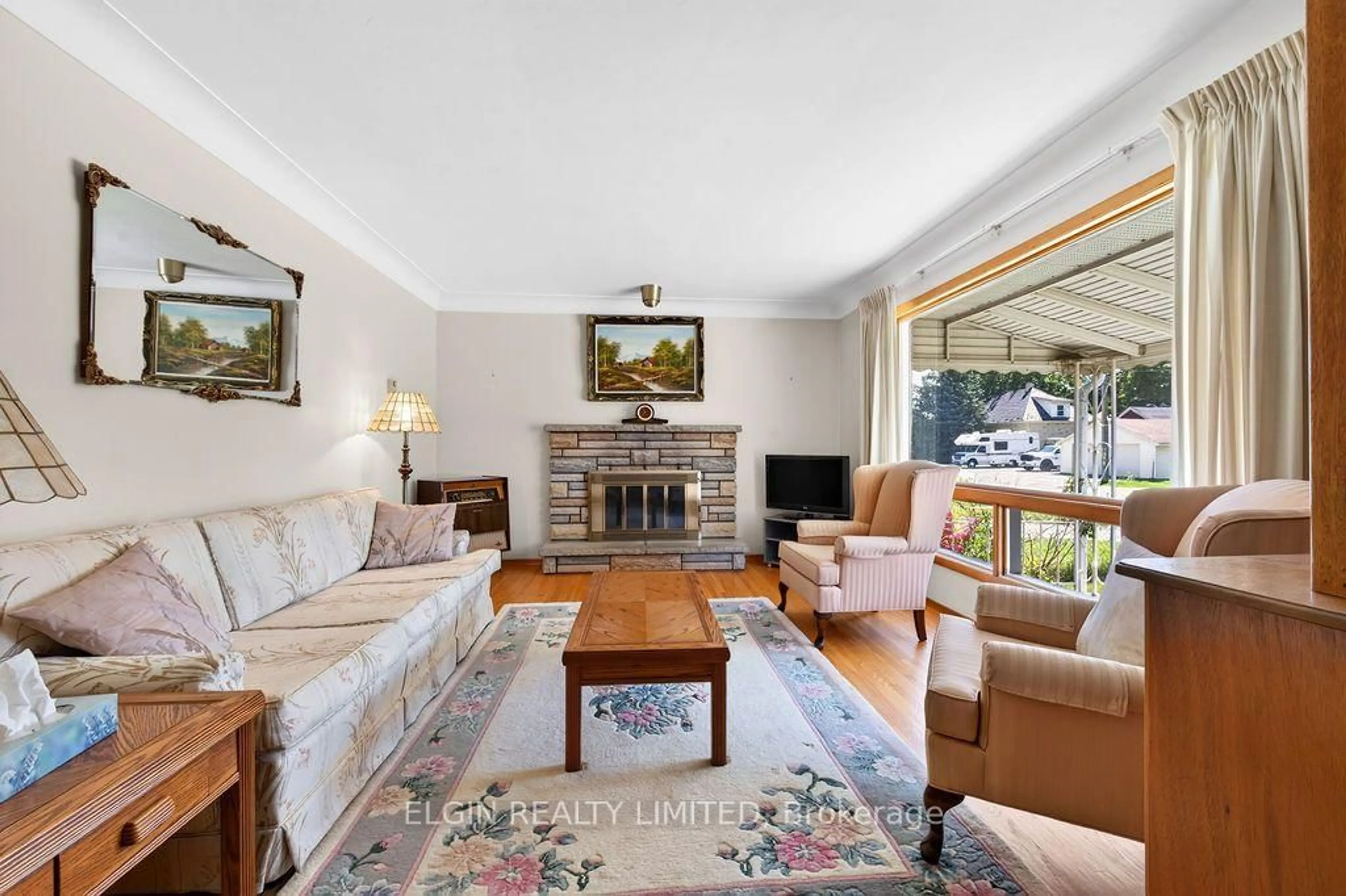 Living room with furniture, unknown for 236 1/2 Erie St, St. Thomas Ontario N5R 2N9
