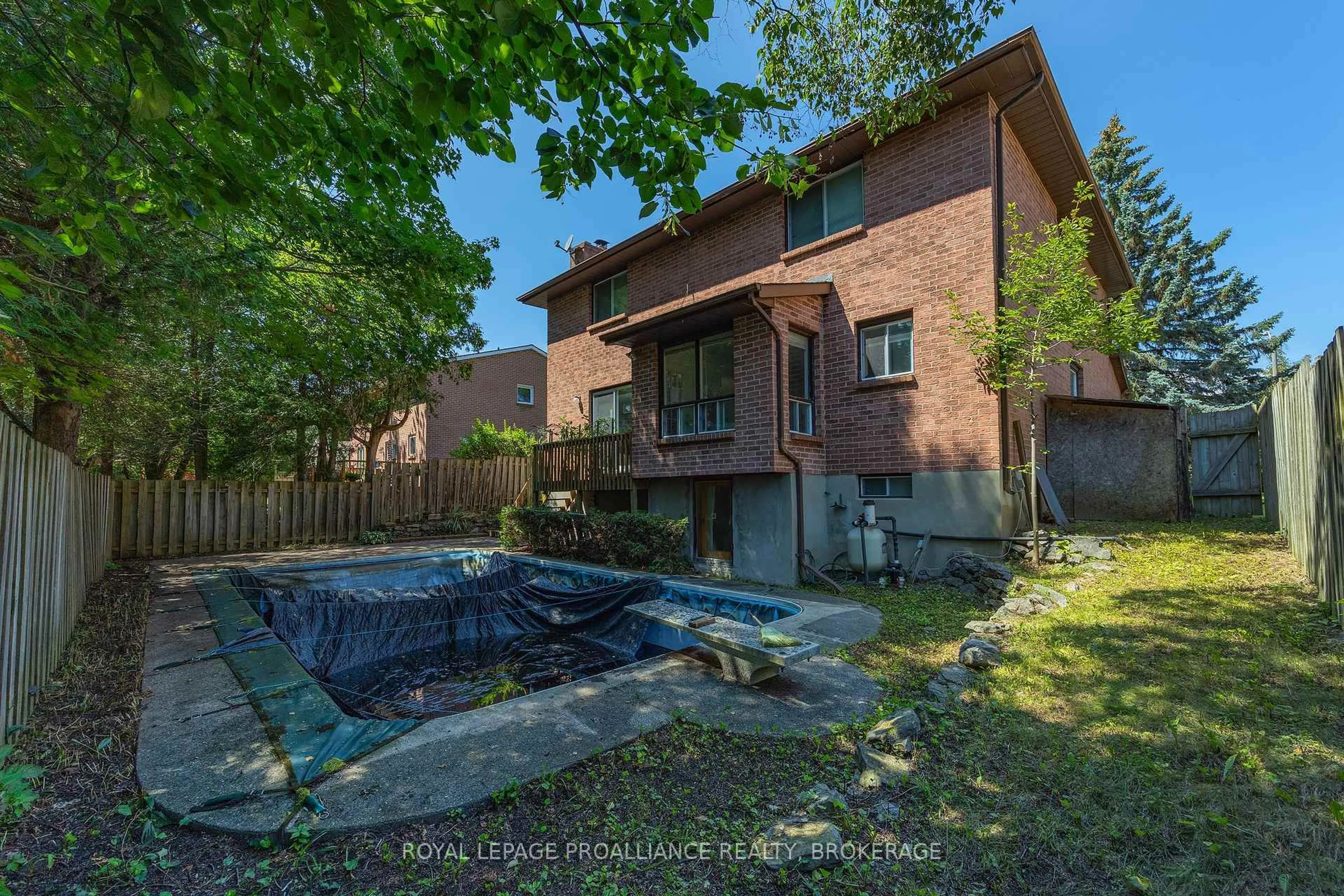 Unknown for 951 Newcastle St, Kingston Ontario K7P 2H5