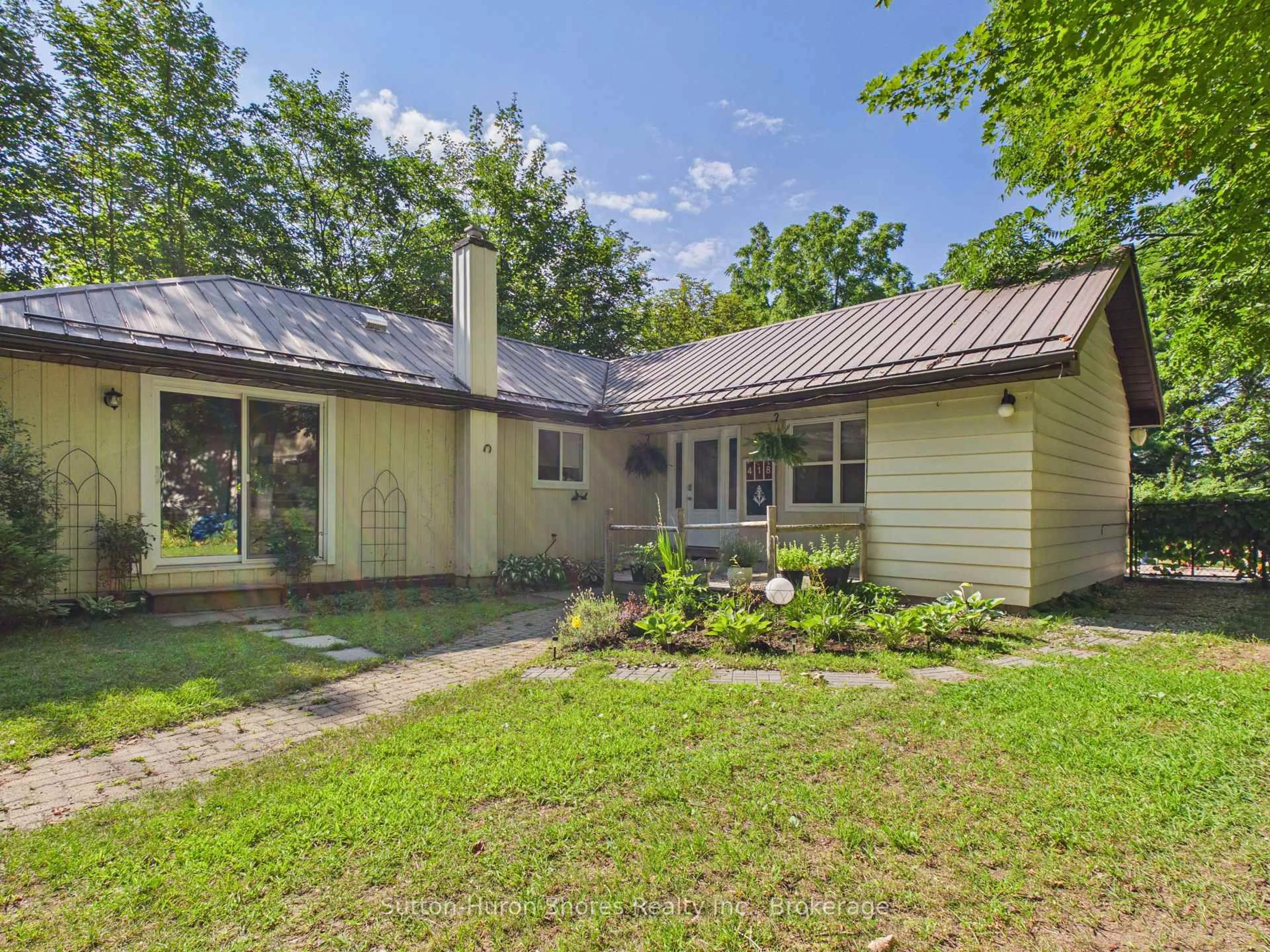 Home with vinyl exterior material, street for 418 Elgin St, Saugeen Shores Ontario N0H 2C0