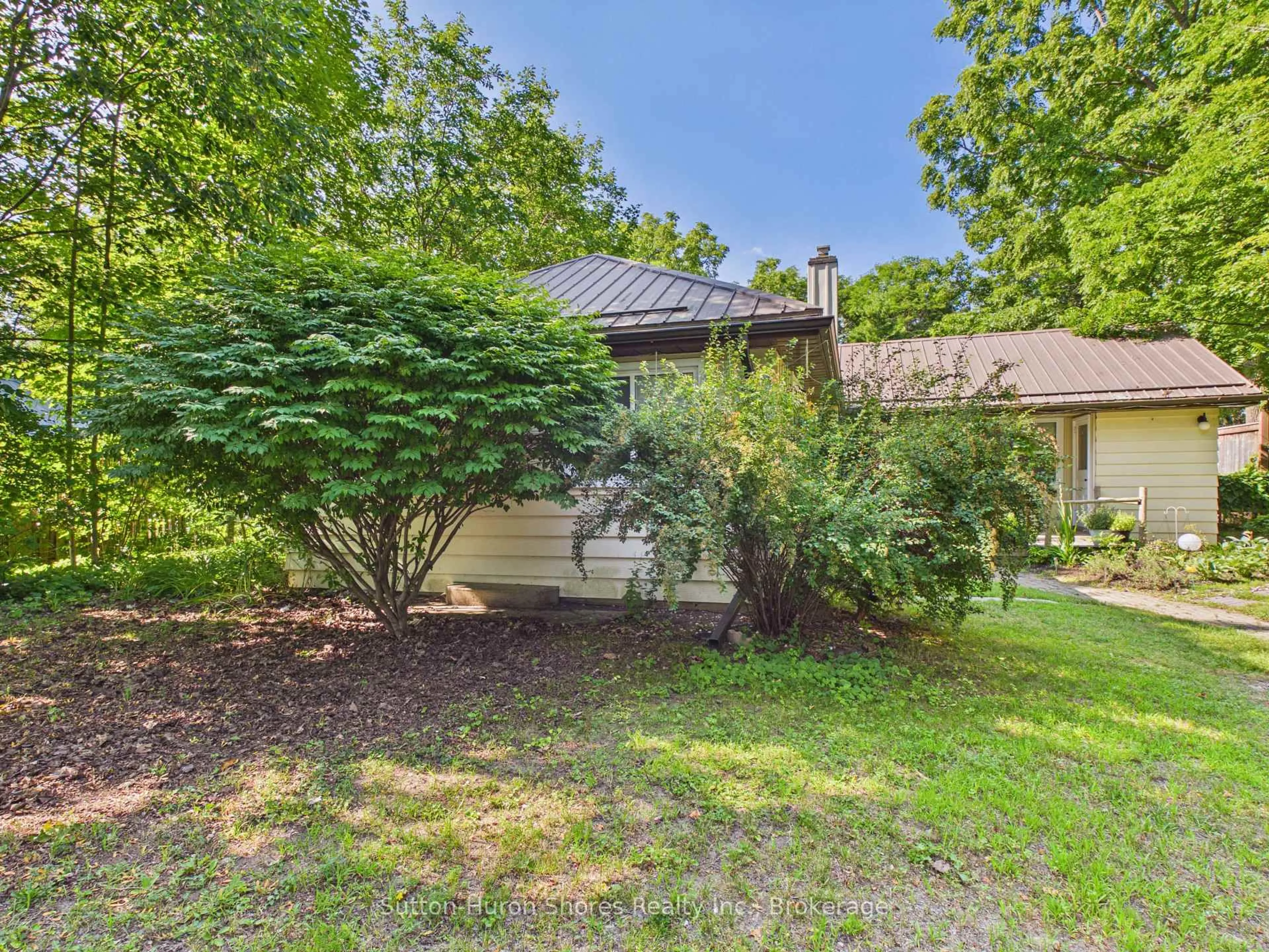 A pic from outside/outdoor area/front of a property/back of a property/a pic from drone, unknown for 418 Elgin St, Saugeen Shores Ontario N0H 2C0